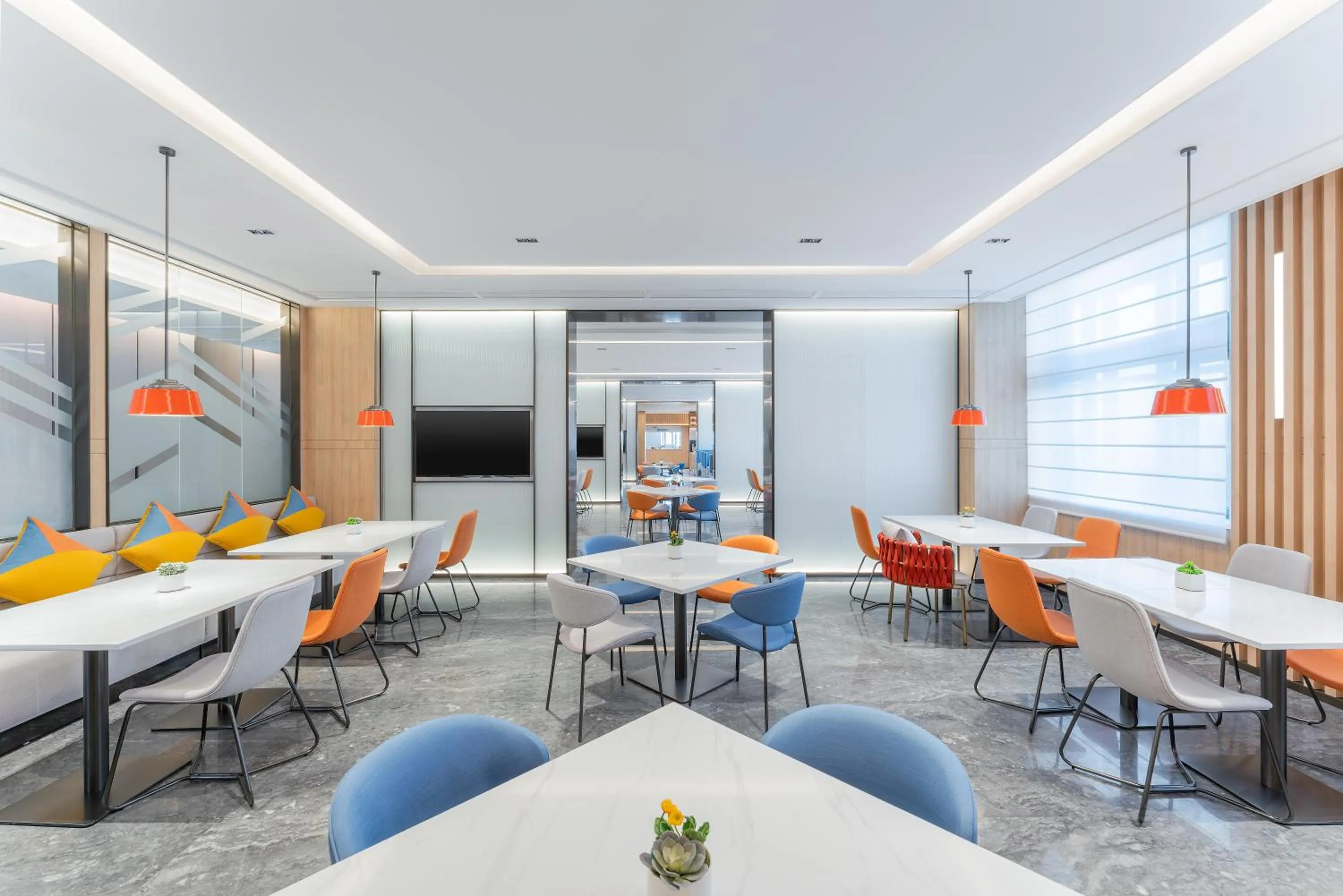 Restaurant/places to eat in Holiday Inn Express Guangzhou Panyu Dashi by IHG