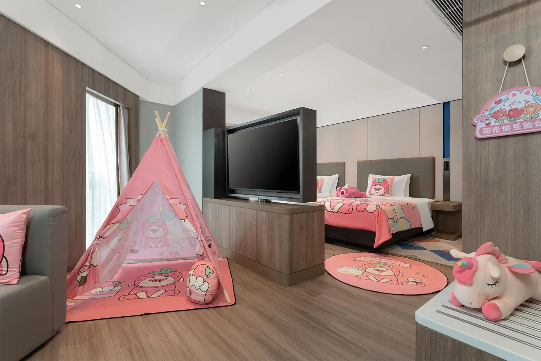 Photo of the whole room, Bed in Holiday Inn Express Guangzhou Panyu Dashi by IHG