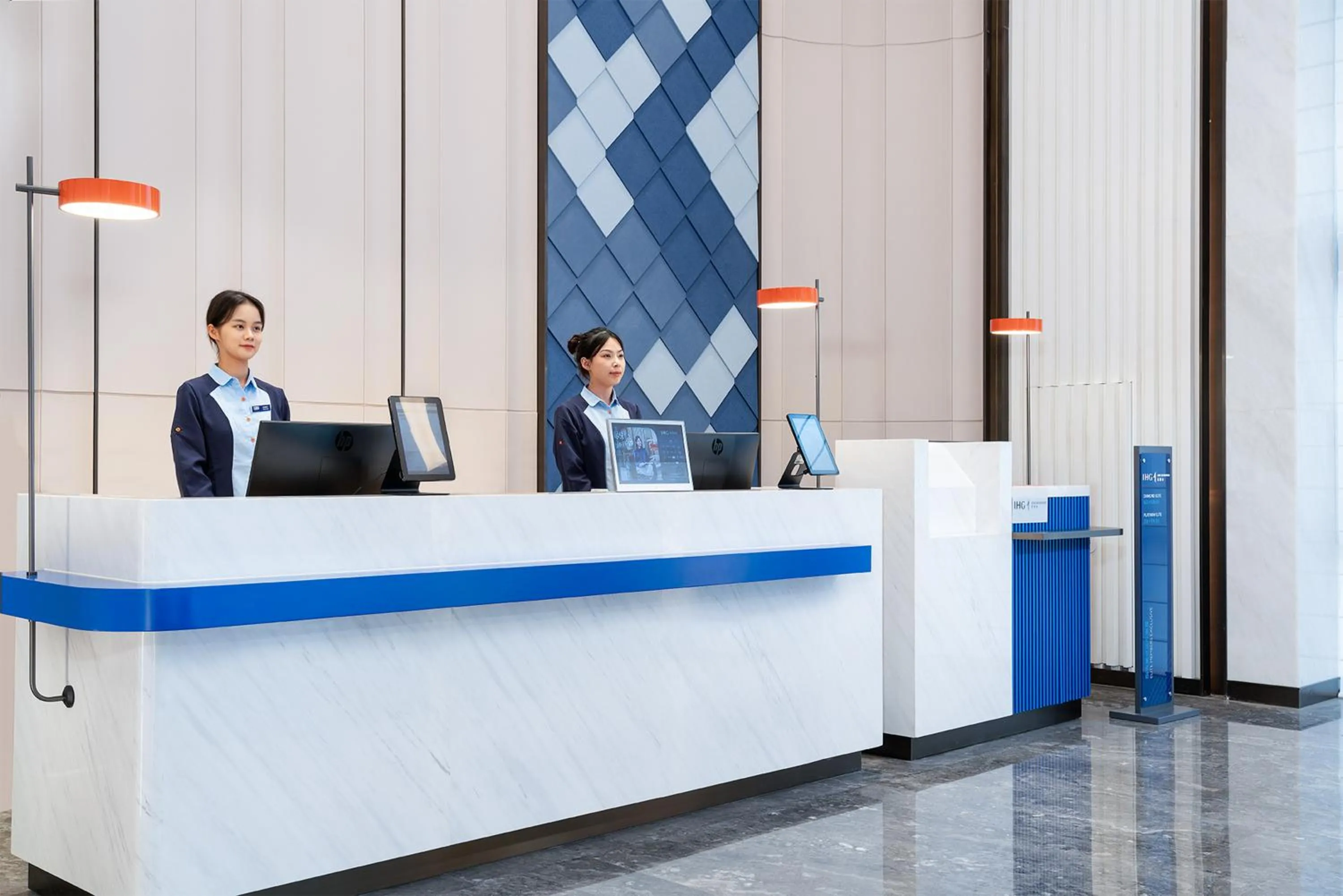 Lobby or reception in Holiday Inn Express Guangzhou Panyu Dashi by IHG