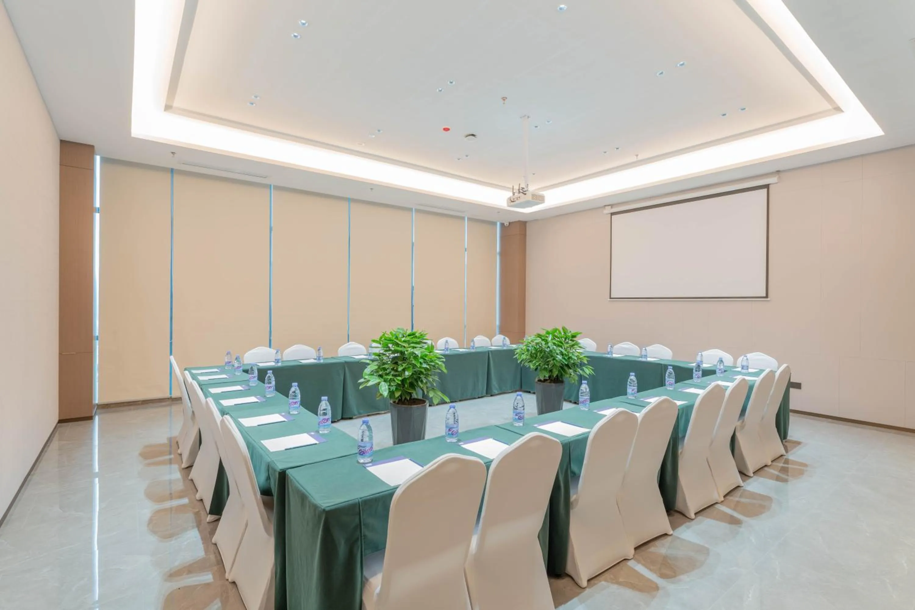 Holiday Inn Express Bazhong Center by IHG