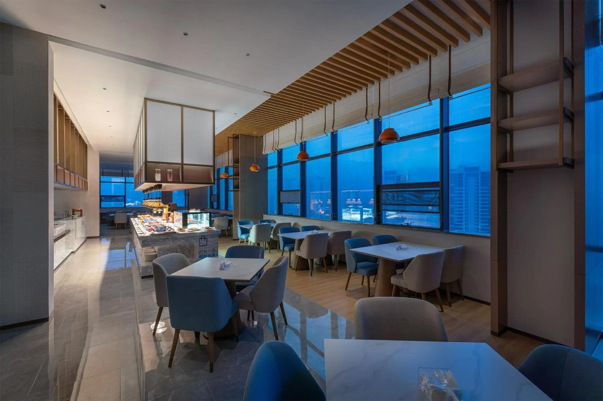 Restaurant/places to eat in Holiday Inn Express Bazhong Center by IHG