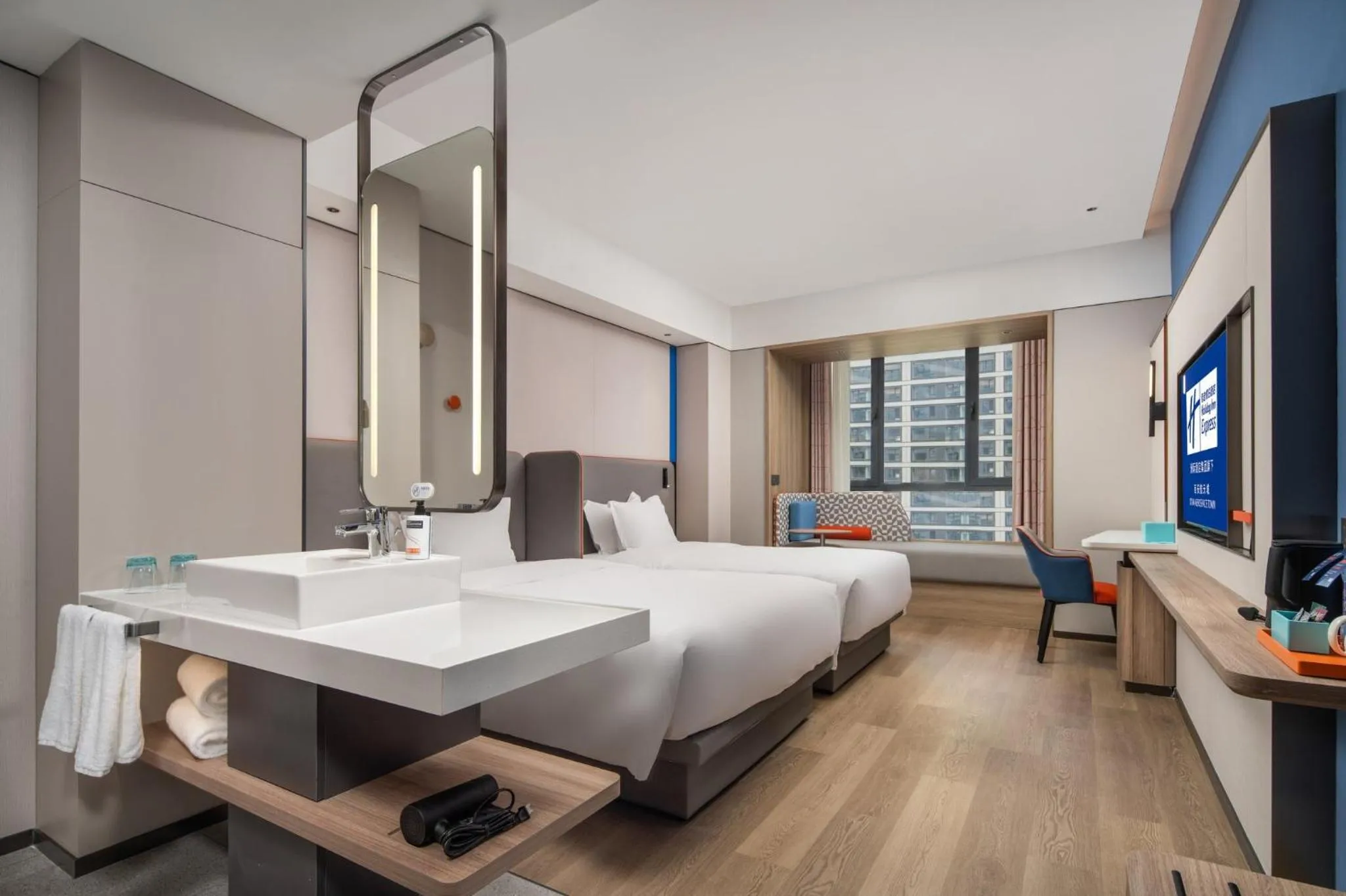 Photo of the whole room in Holiday Inn Express Xi'an Aerospace Town by IHG