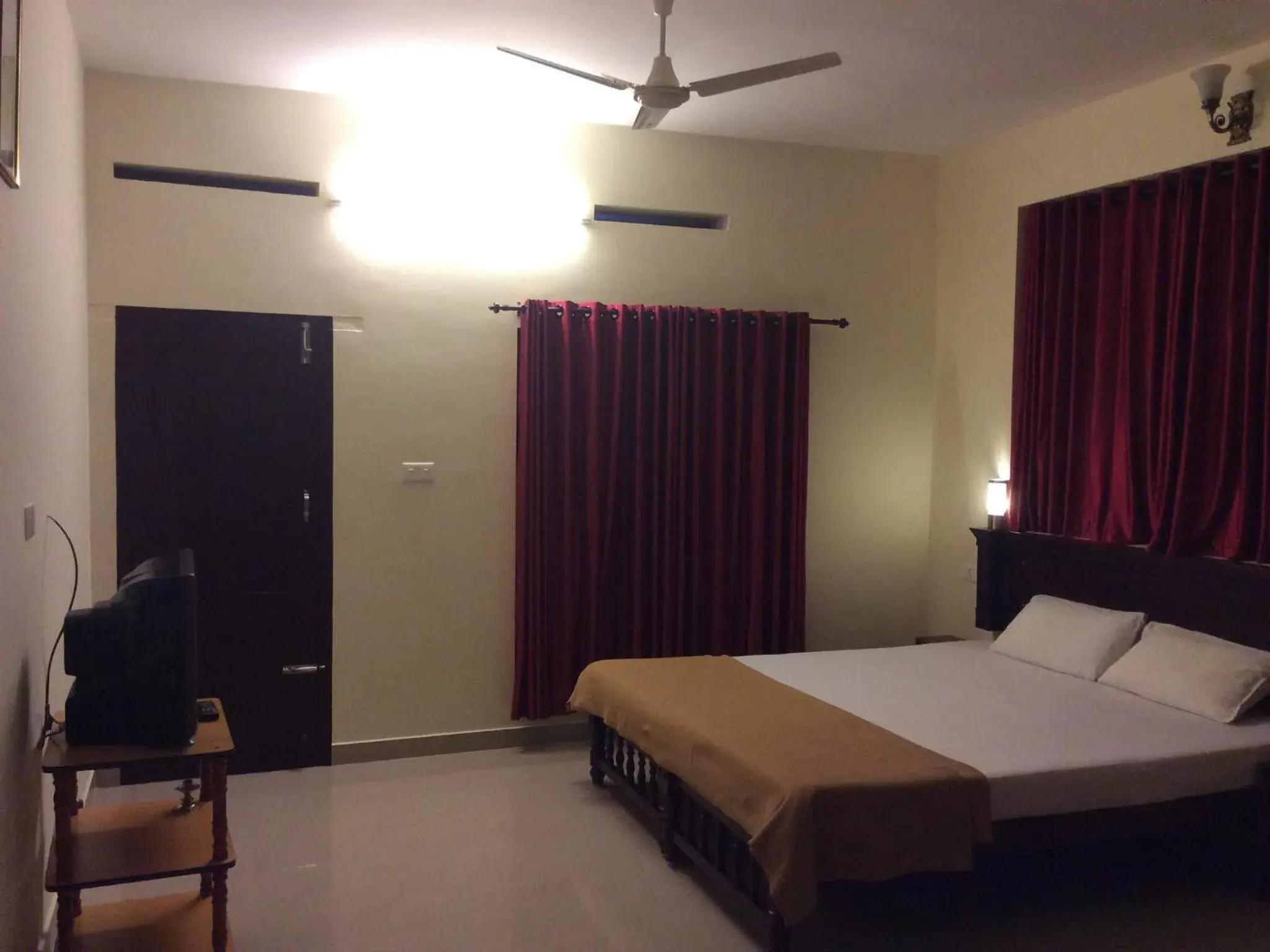 Deluxe Double Room with Balcony in Kerala House Deluxe Double Room with Balcony in Kerala House