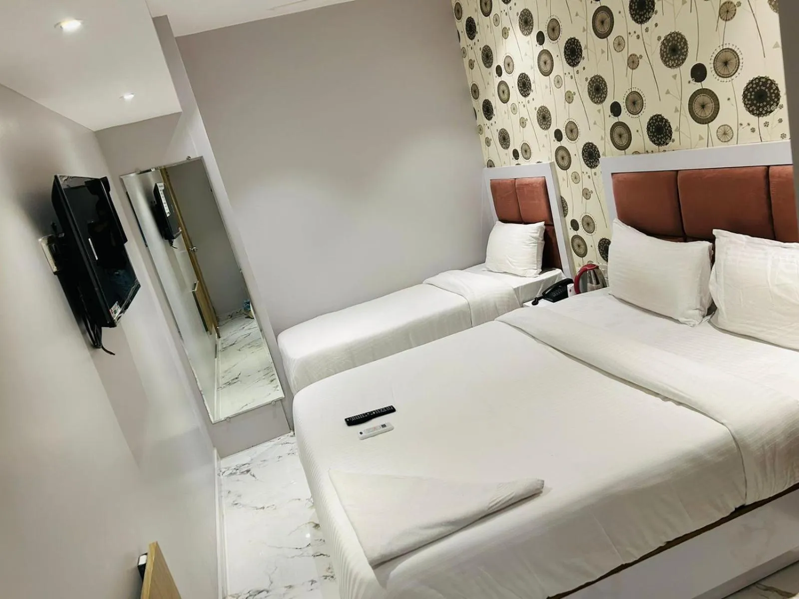 Bed in Grand Dyad Hotel - Near Kokilaben Hospital Andheri West