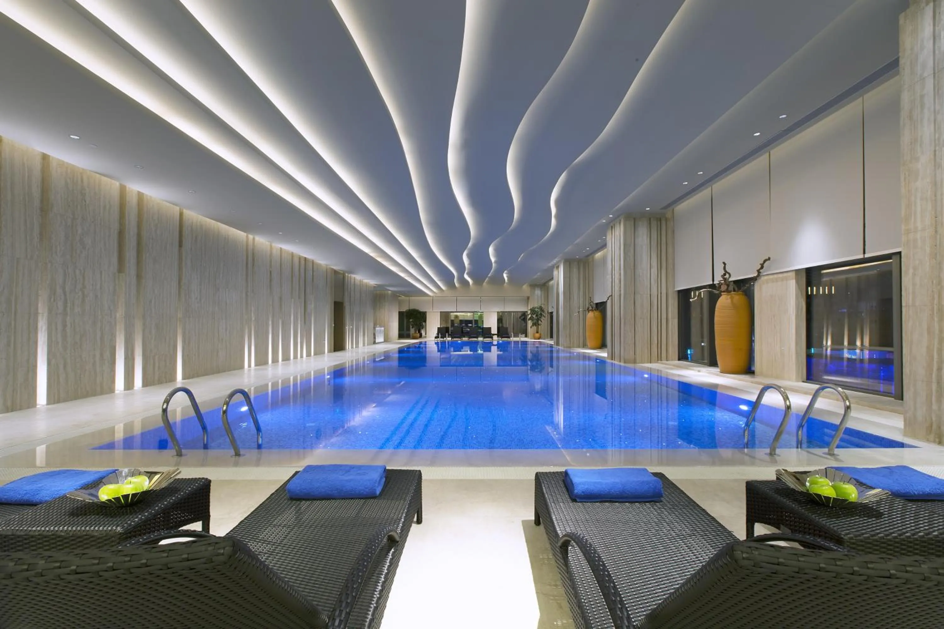 Swimming pool in Wanda Vista Dongguan