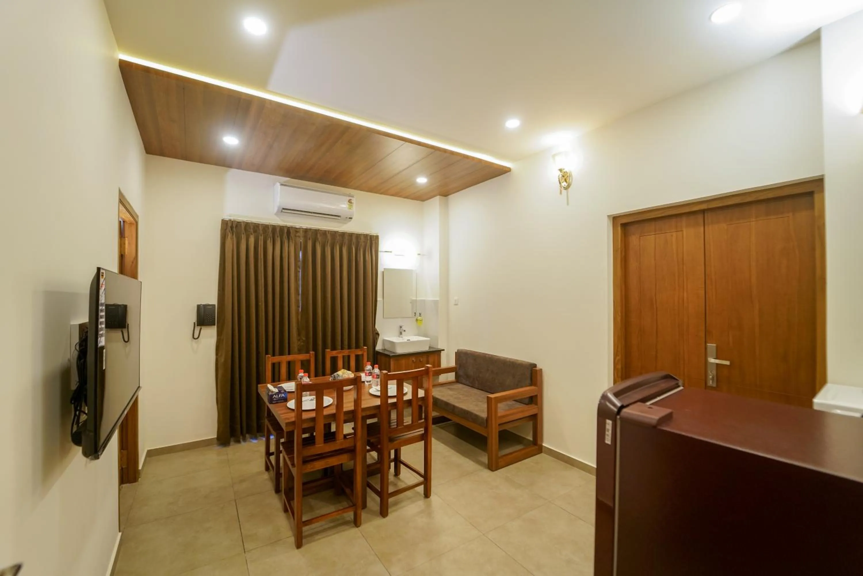 Living room in Grand Plaza Inn