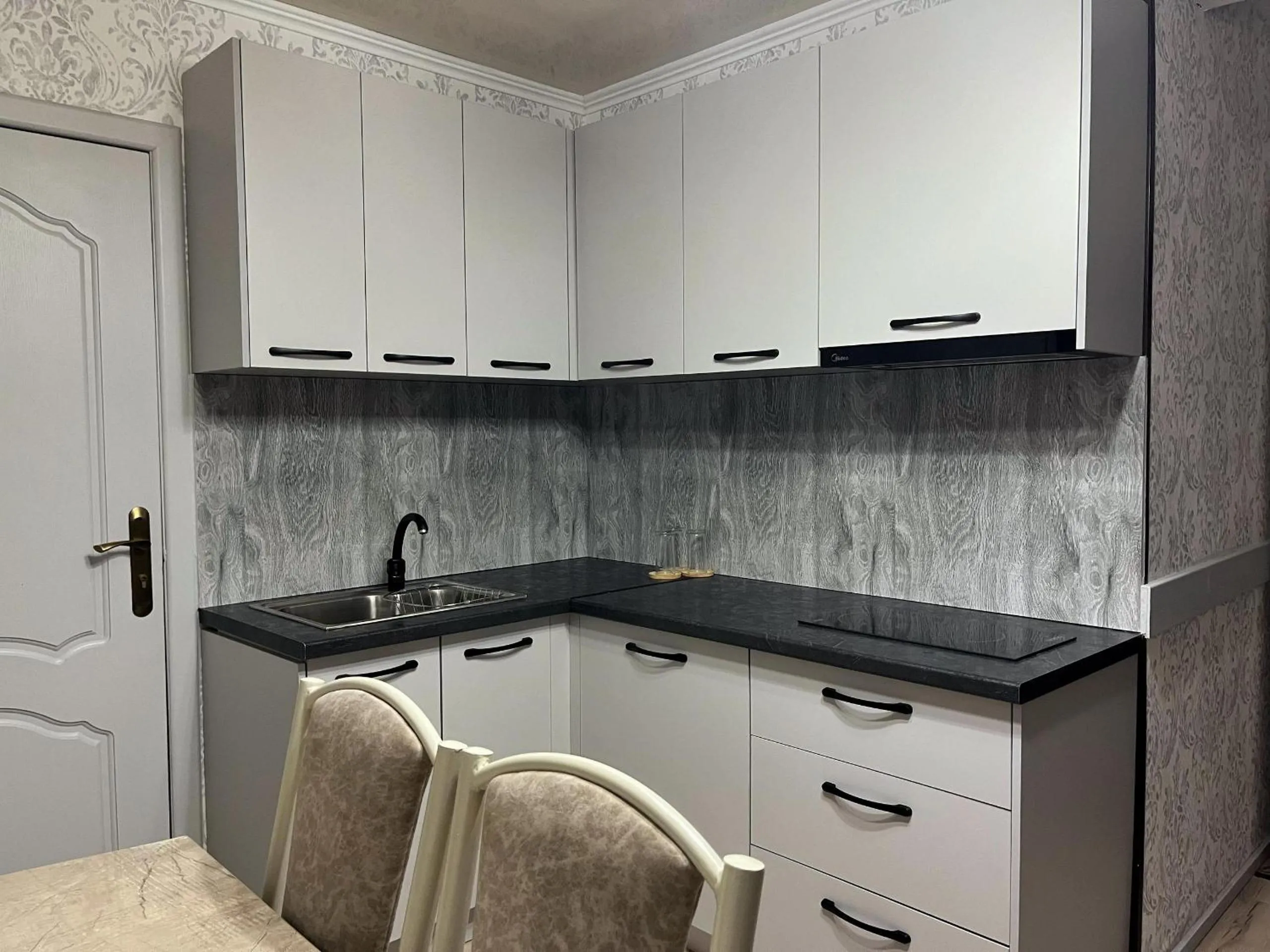 Photo of the whole room in Kausar Hotel