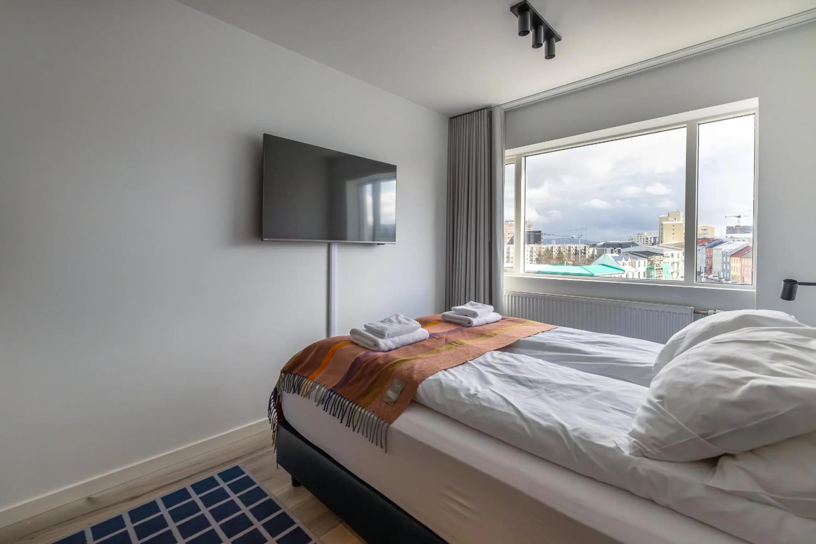 View (from property/room), Bed in Hlemmur Suites