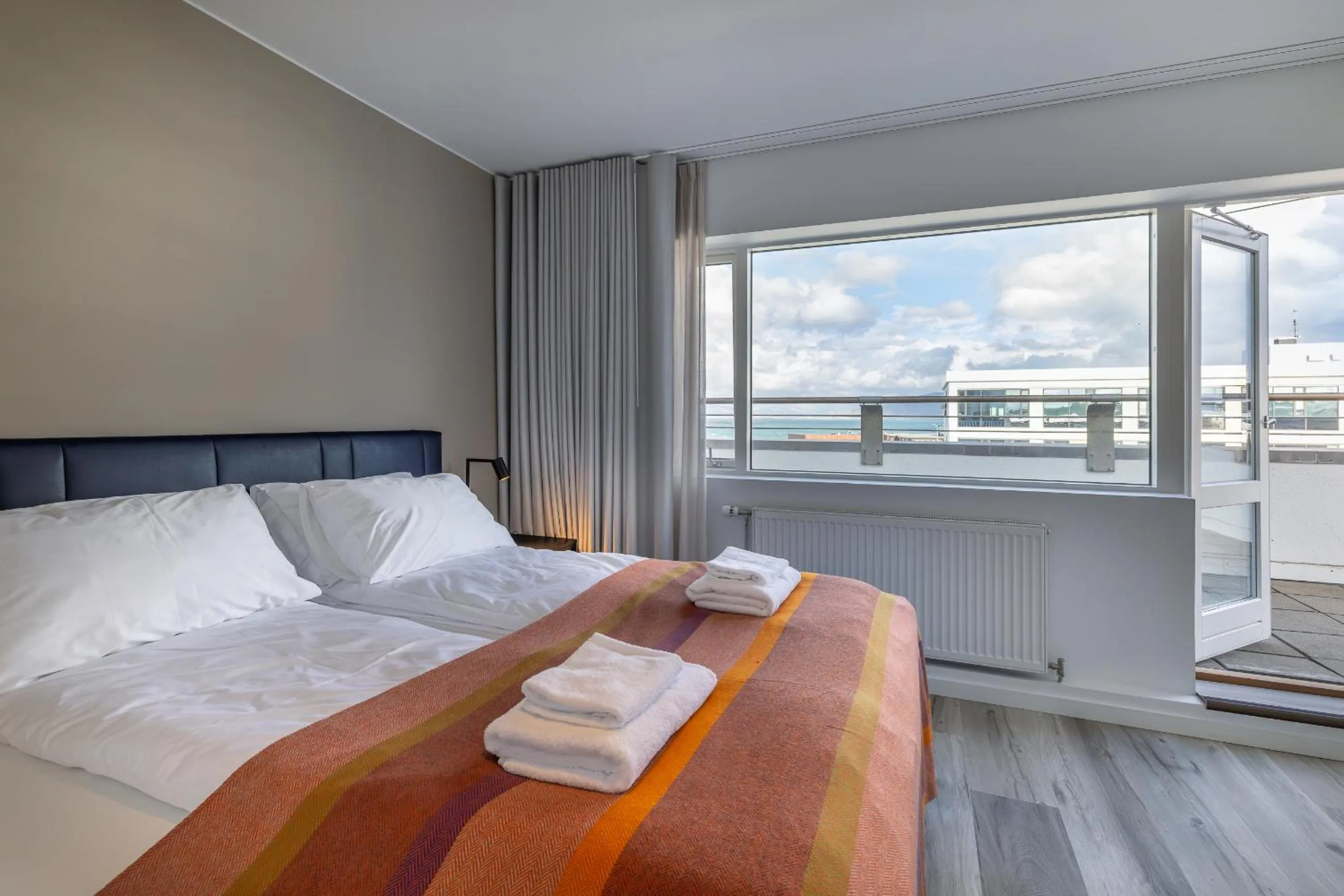 Bed in Hlemmur Suites