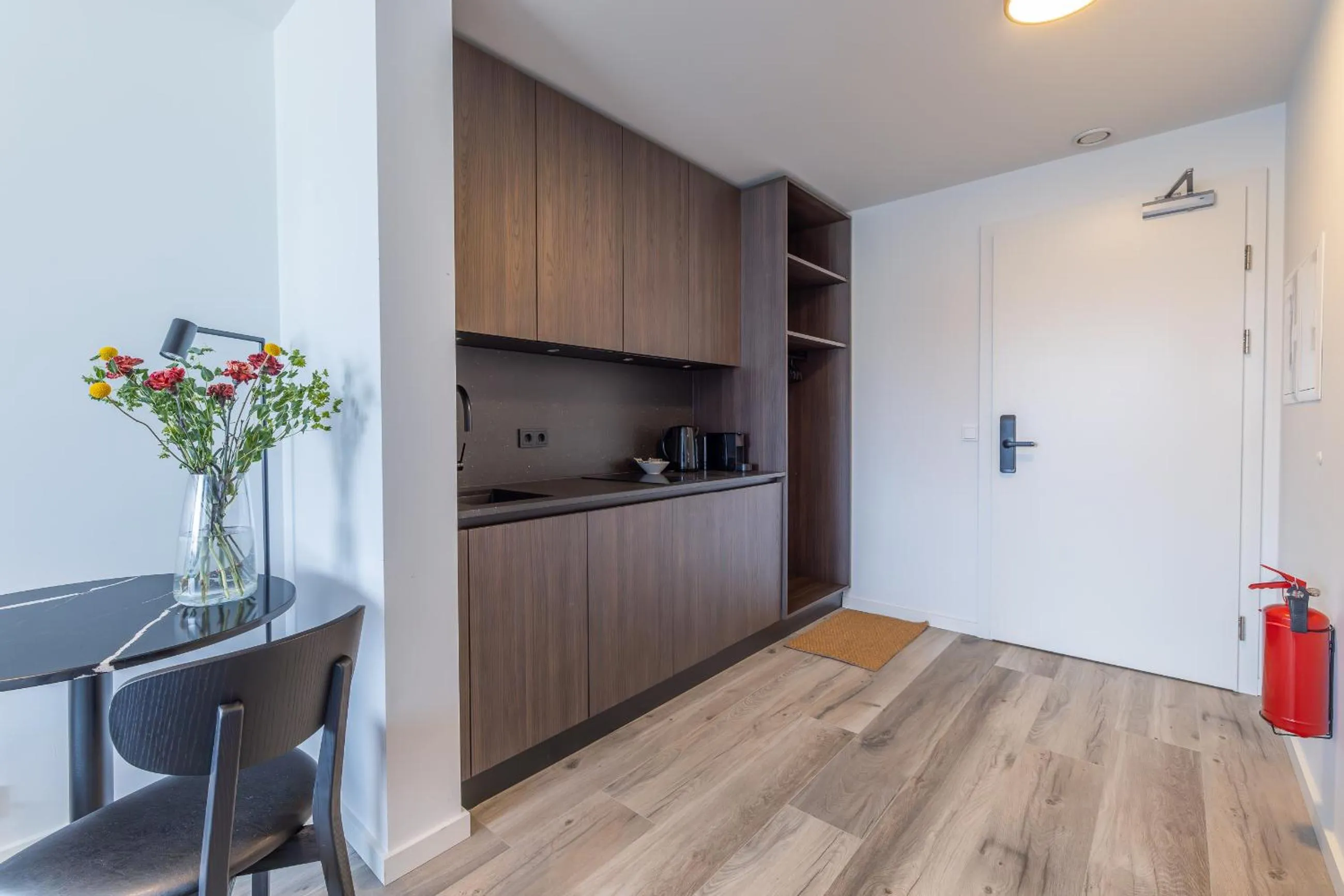 Kitchen or kitchenette in Hlemmur Suites