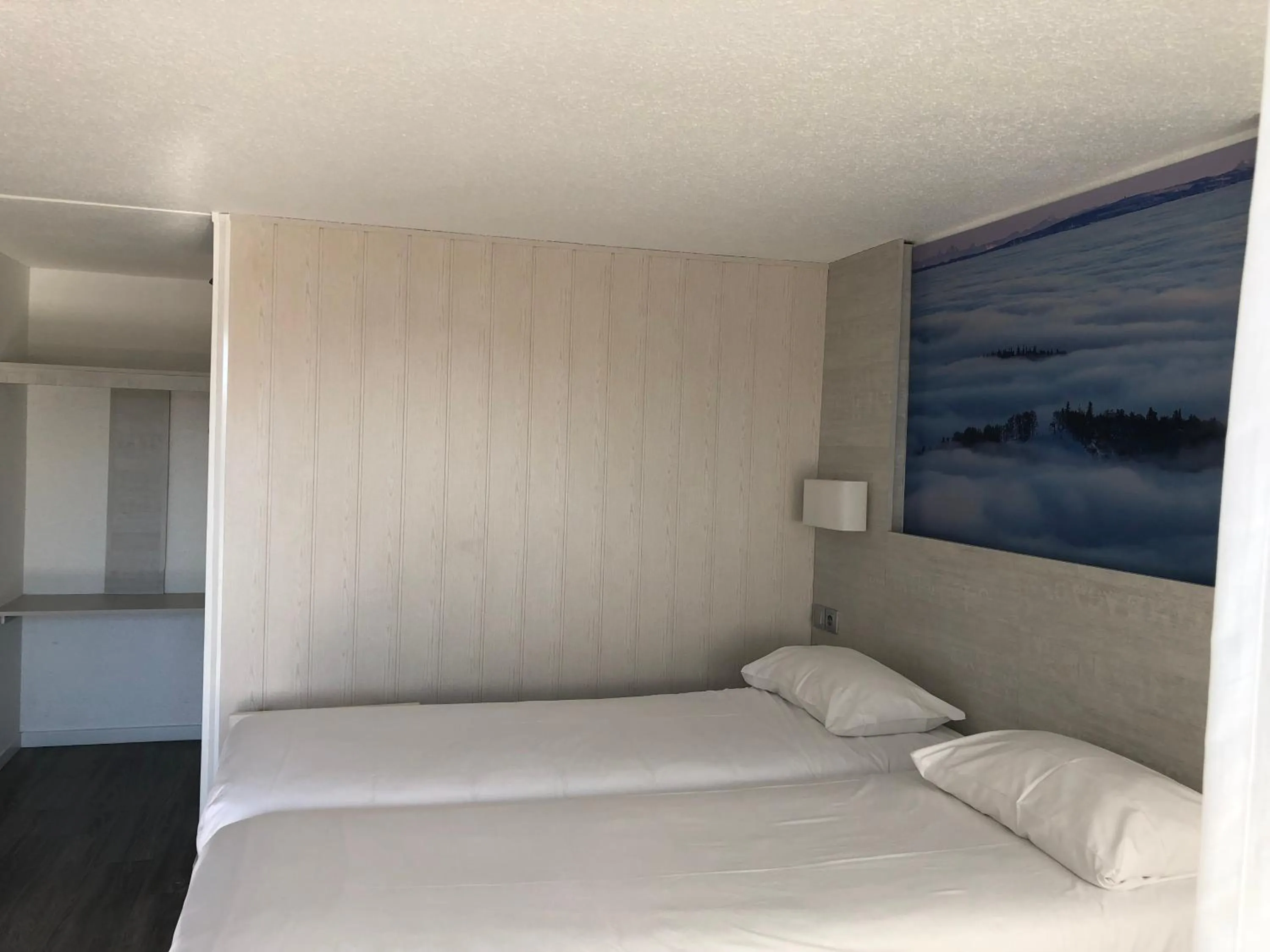 Bed in B&B HOTEL Belfort Nord