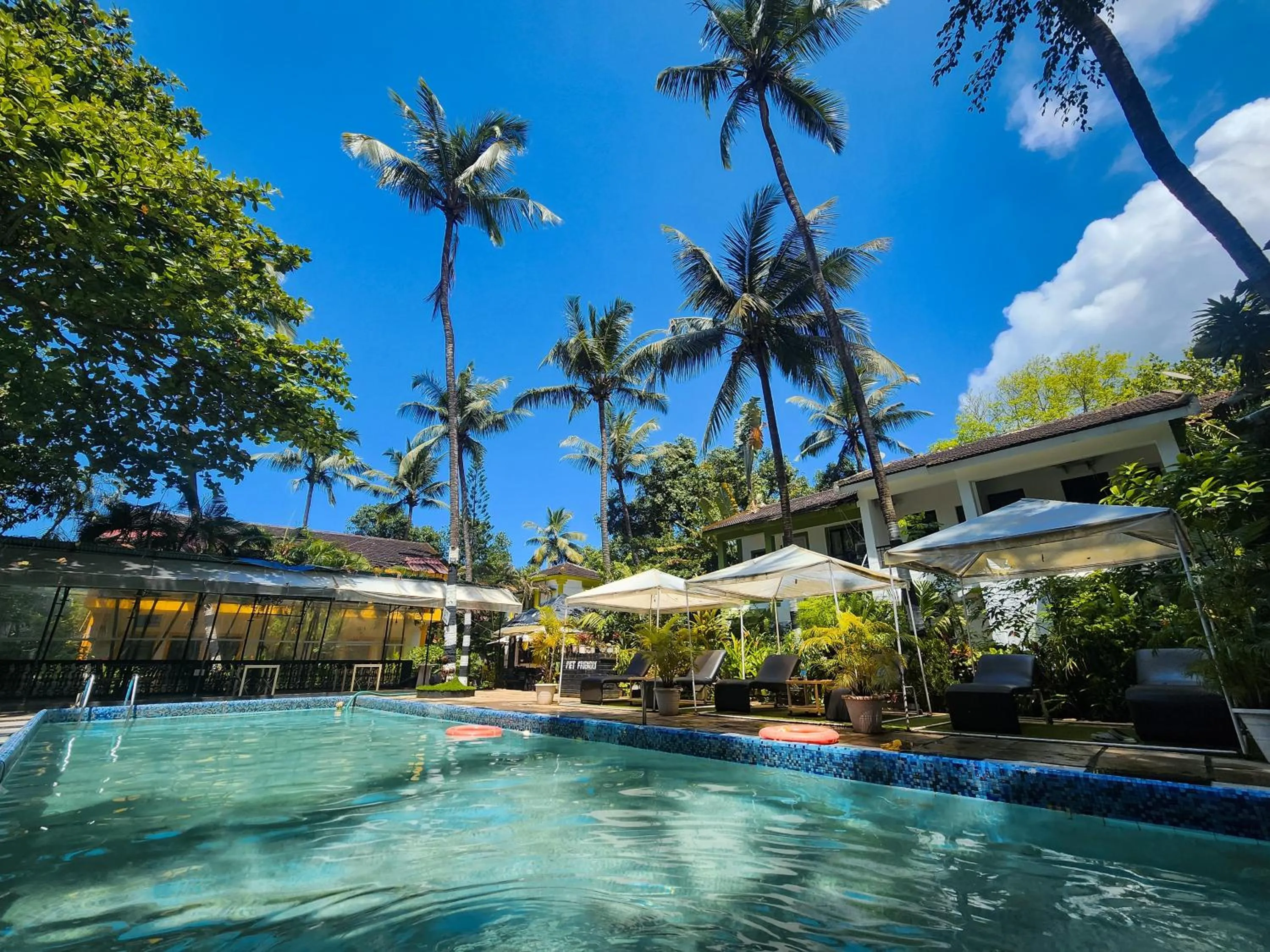 Swimming pool in Ondas Do Mar Beach Resort Phase-1