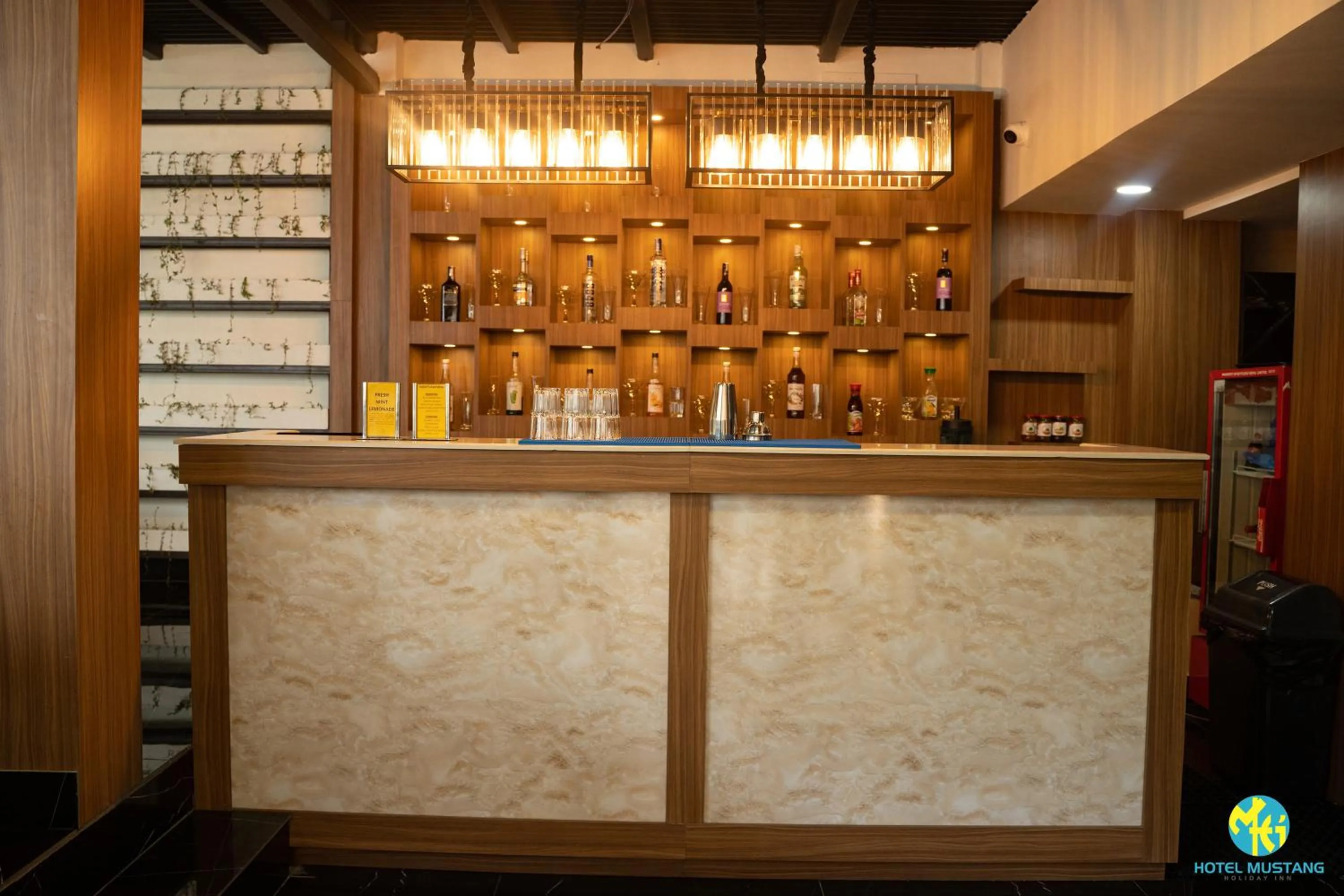 Lounge or bar in Hotel Mustang Holiday Inn