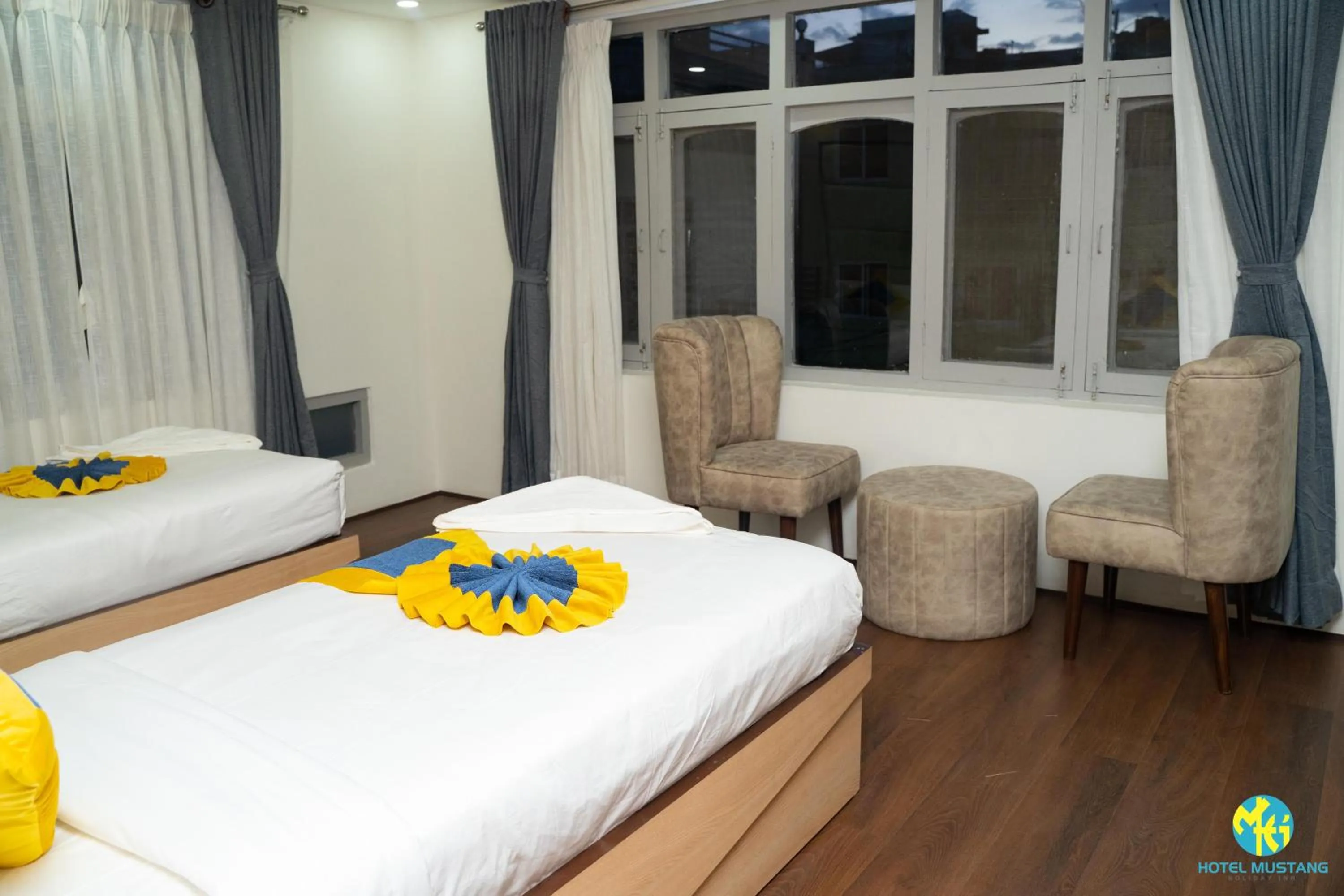 Seating area in Hotel Mustang Holiday Inn