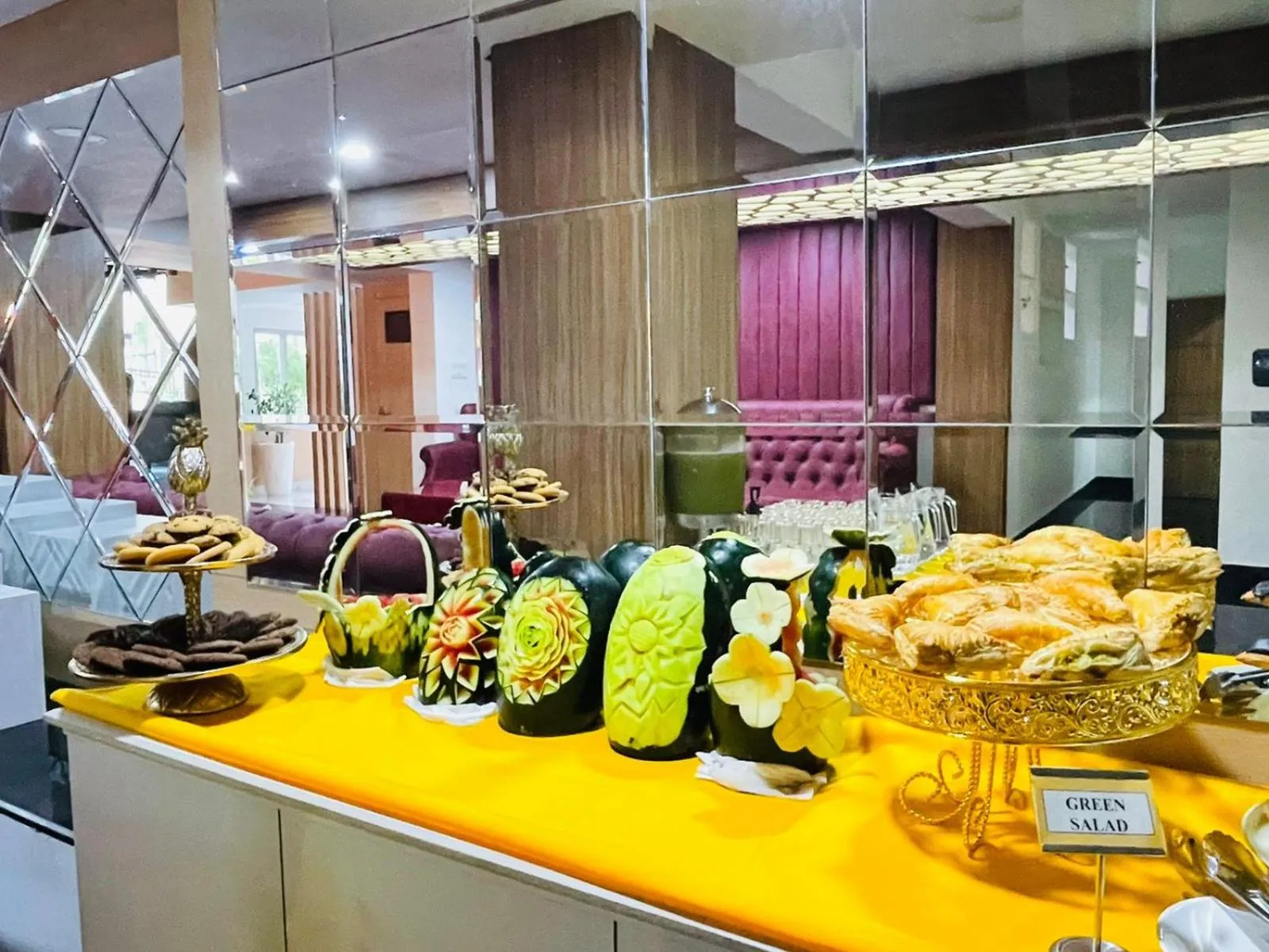 Food and drinks in Hotel Mustang Holiday Inn