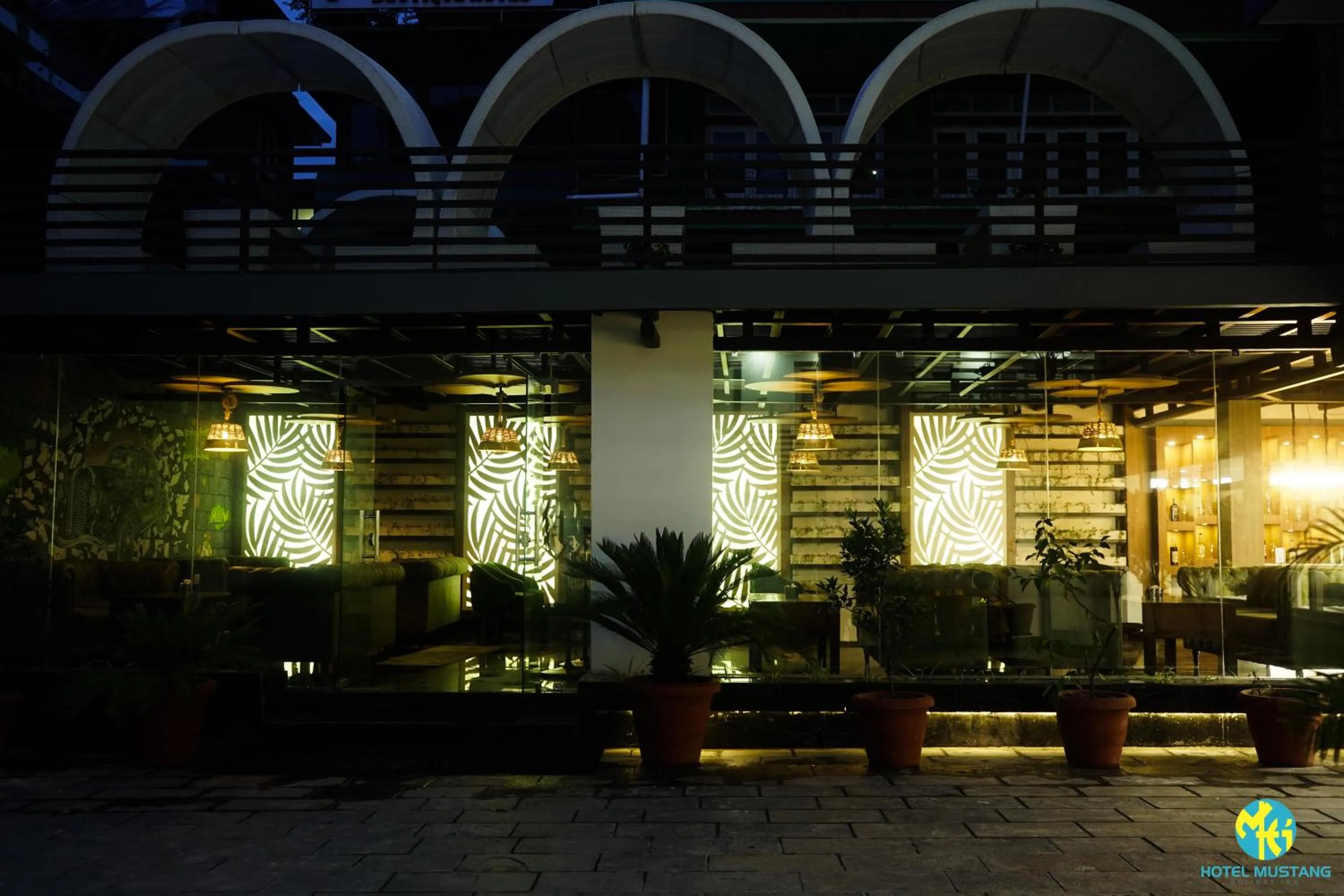 Property building in Hotel Mustang Holiday Inn