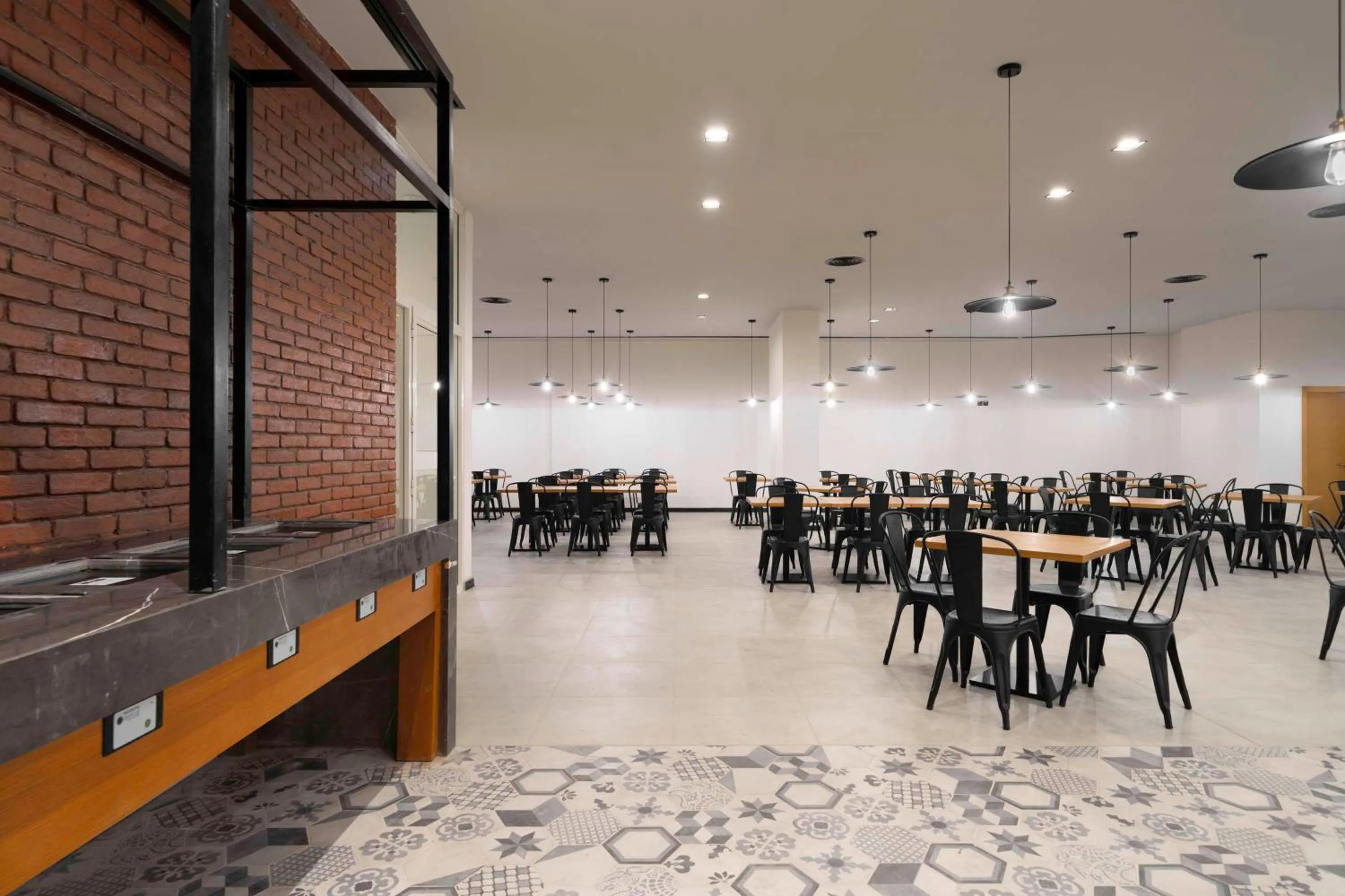 Restaurant/places to eat in Park Inn by Radisson Makkah Thakher Algharbi