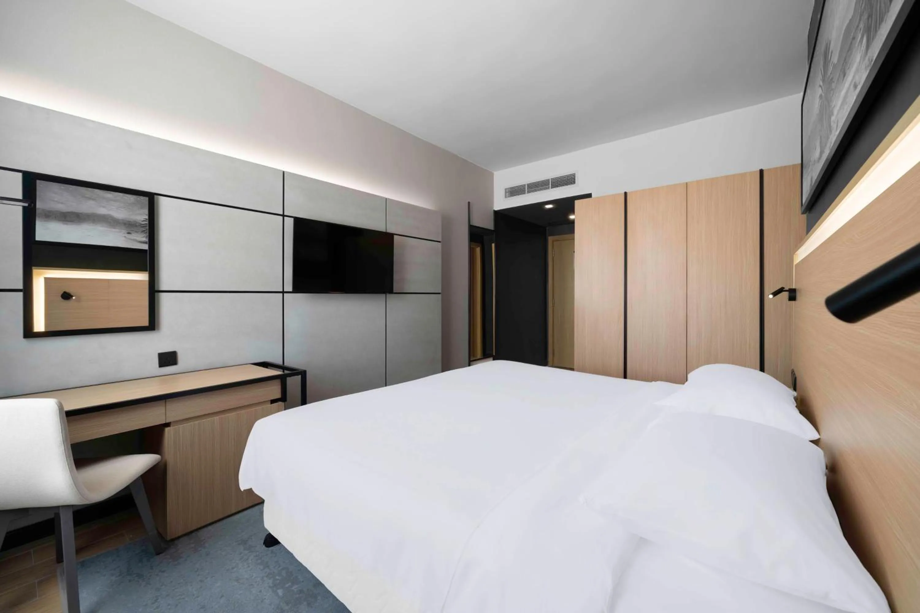 Bedroom, Bed in Park Inn by Radisson Makkah Thakher Algharbi