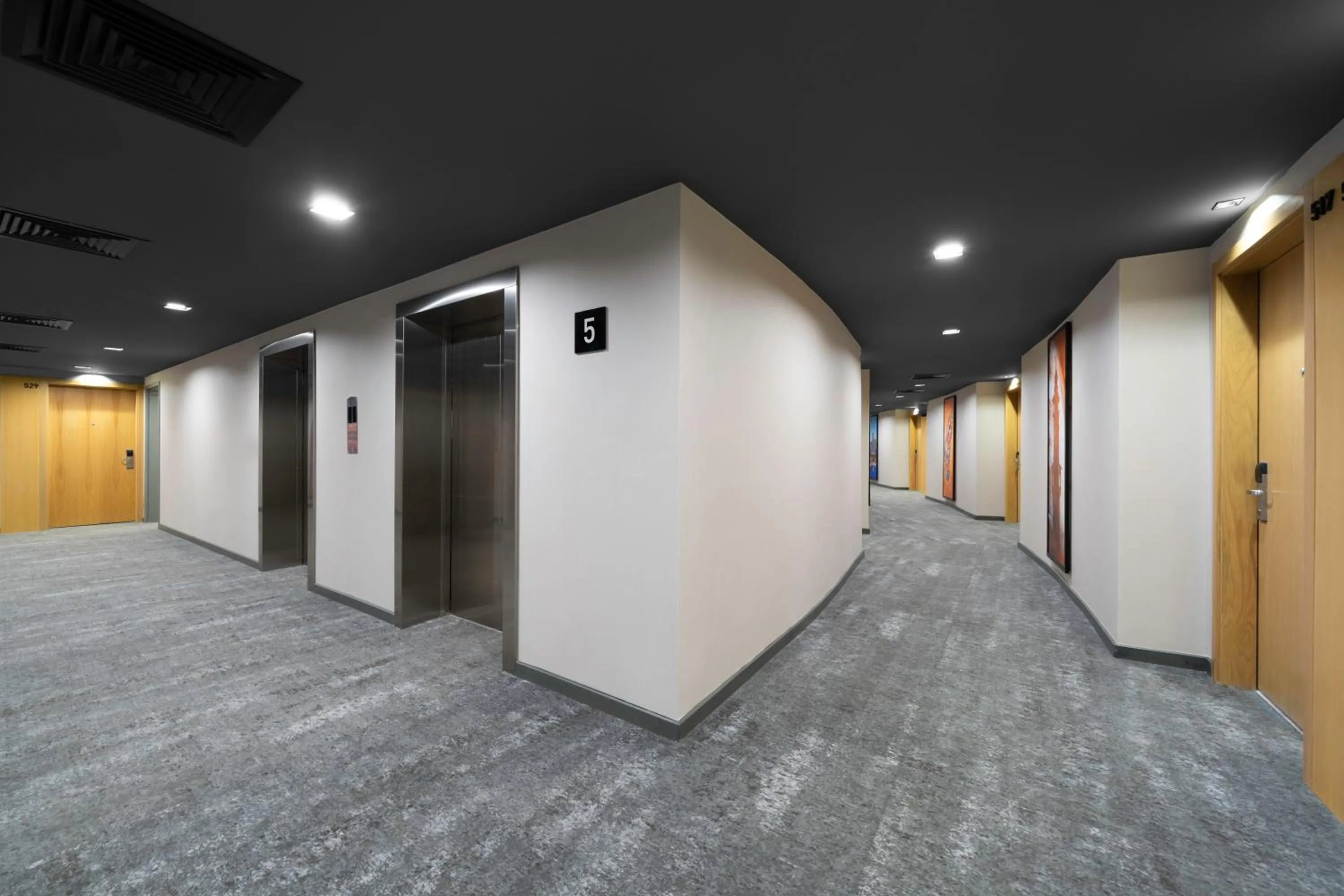 elevator in Park Inn by Radisson Makkah Thakher Algharbi