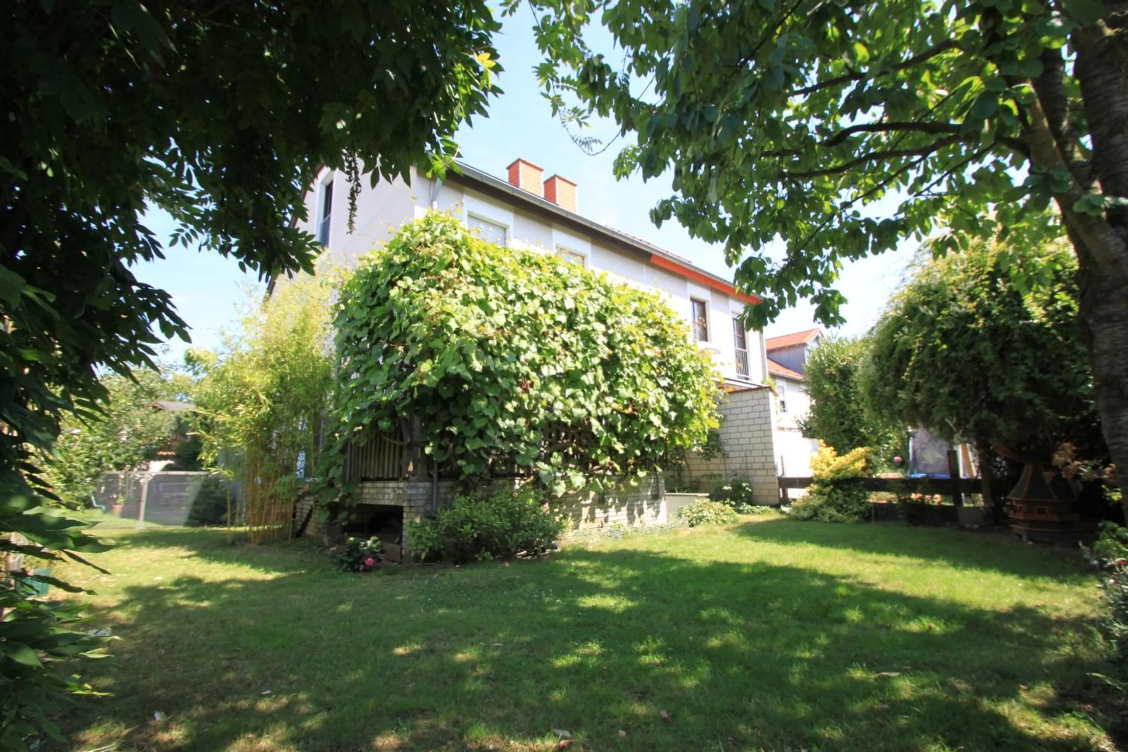 Property building in B&B am See Köln - Privatzimmer