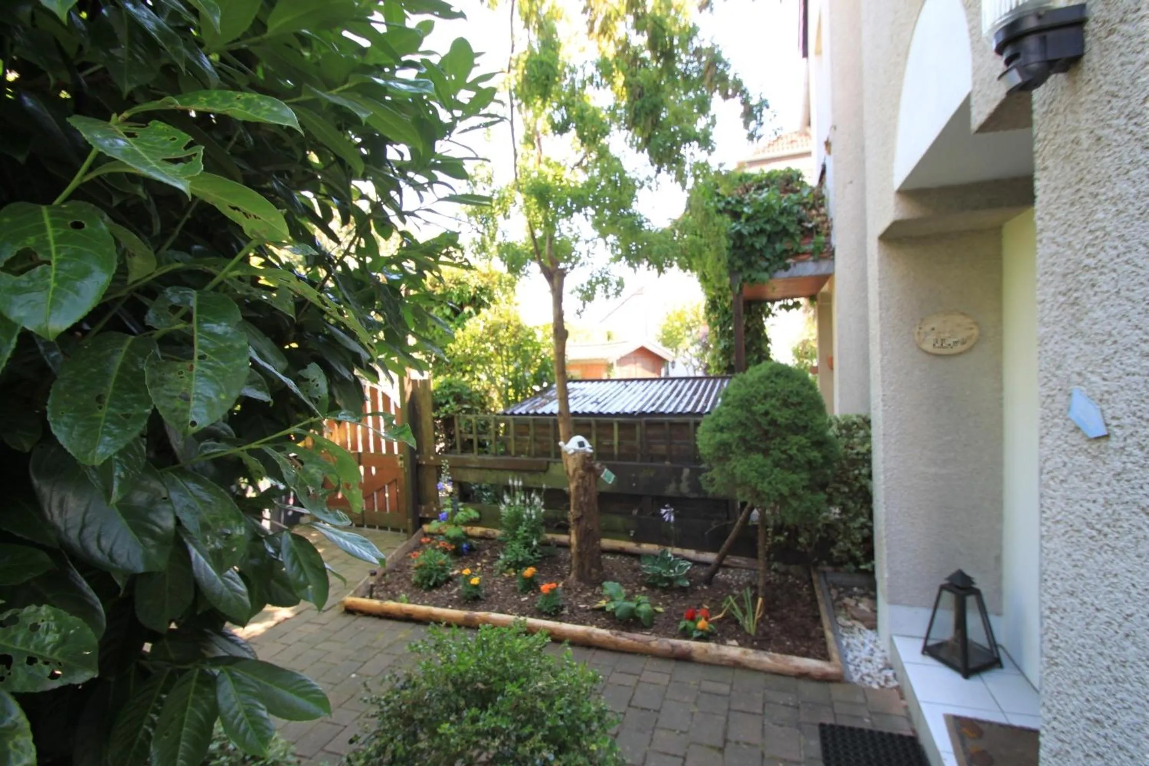 Facade/entrance in B&B am See Köln - Privatzimmer