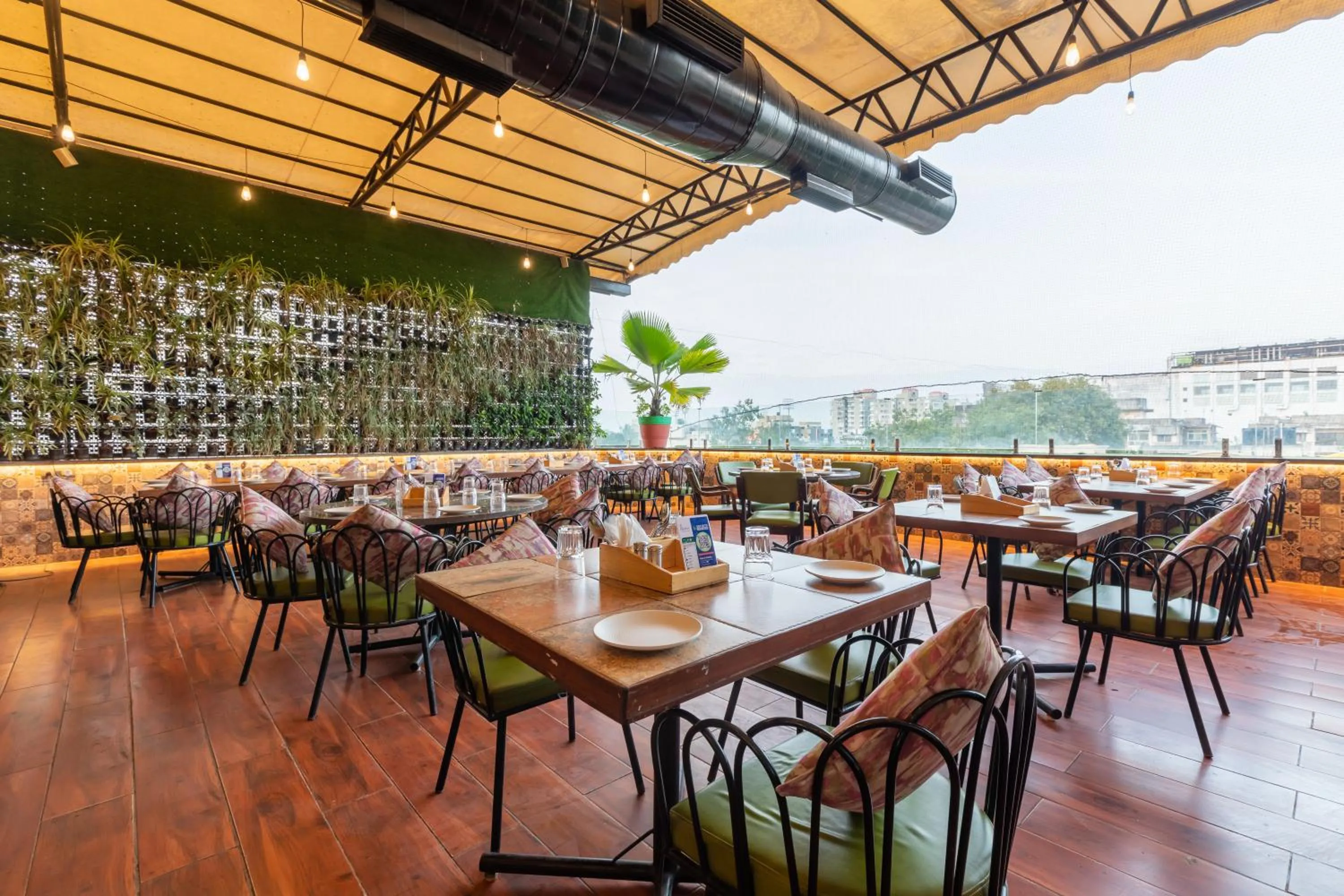 Restaurant/places to eat in Hotel Kalinga