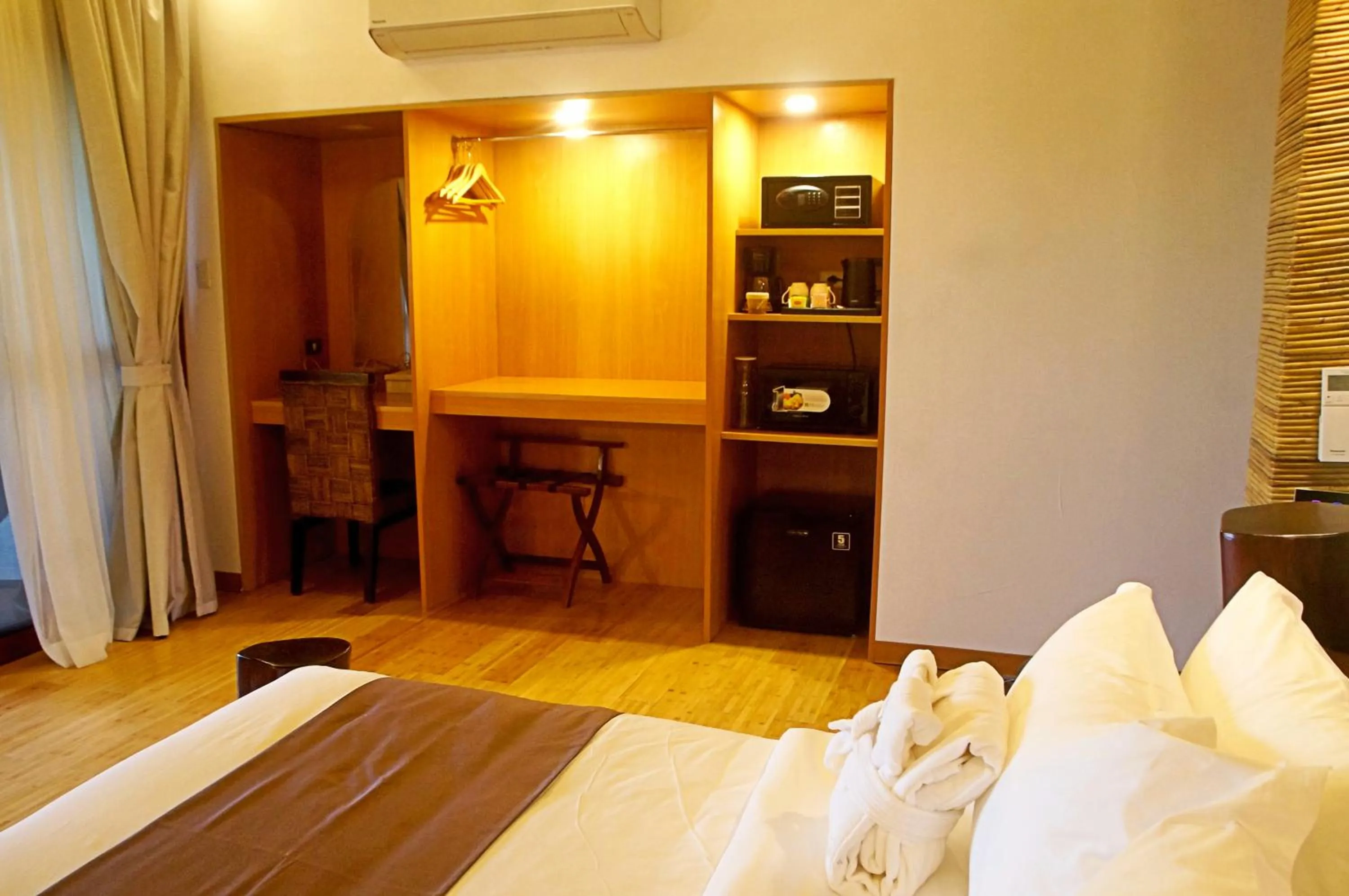 Bedroom, Bed in El Nido Bayview Resort