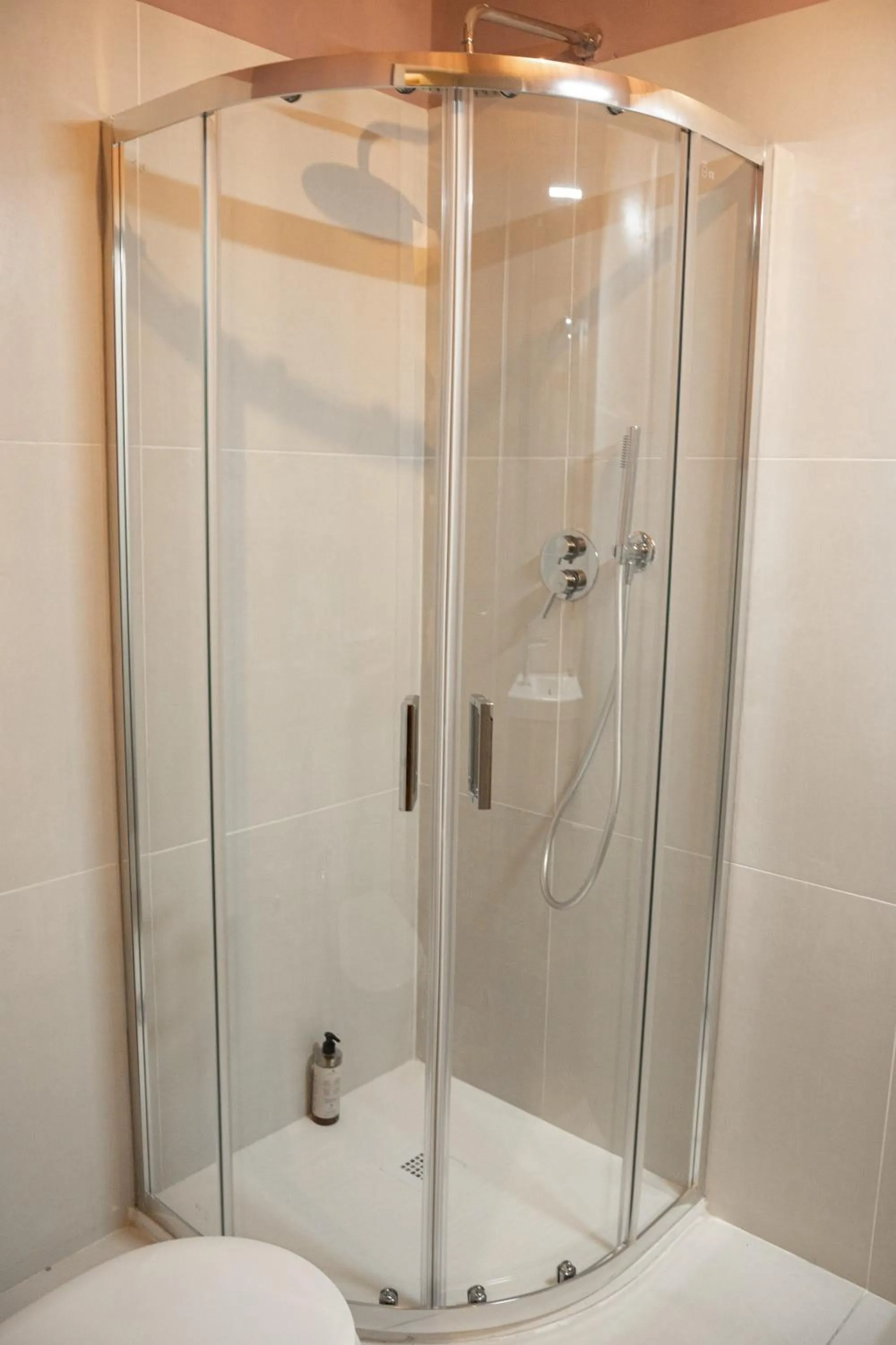 Shower in San Pietro Prestige Rooms