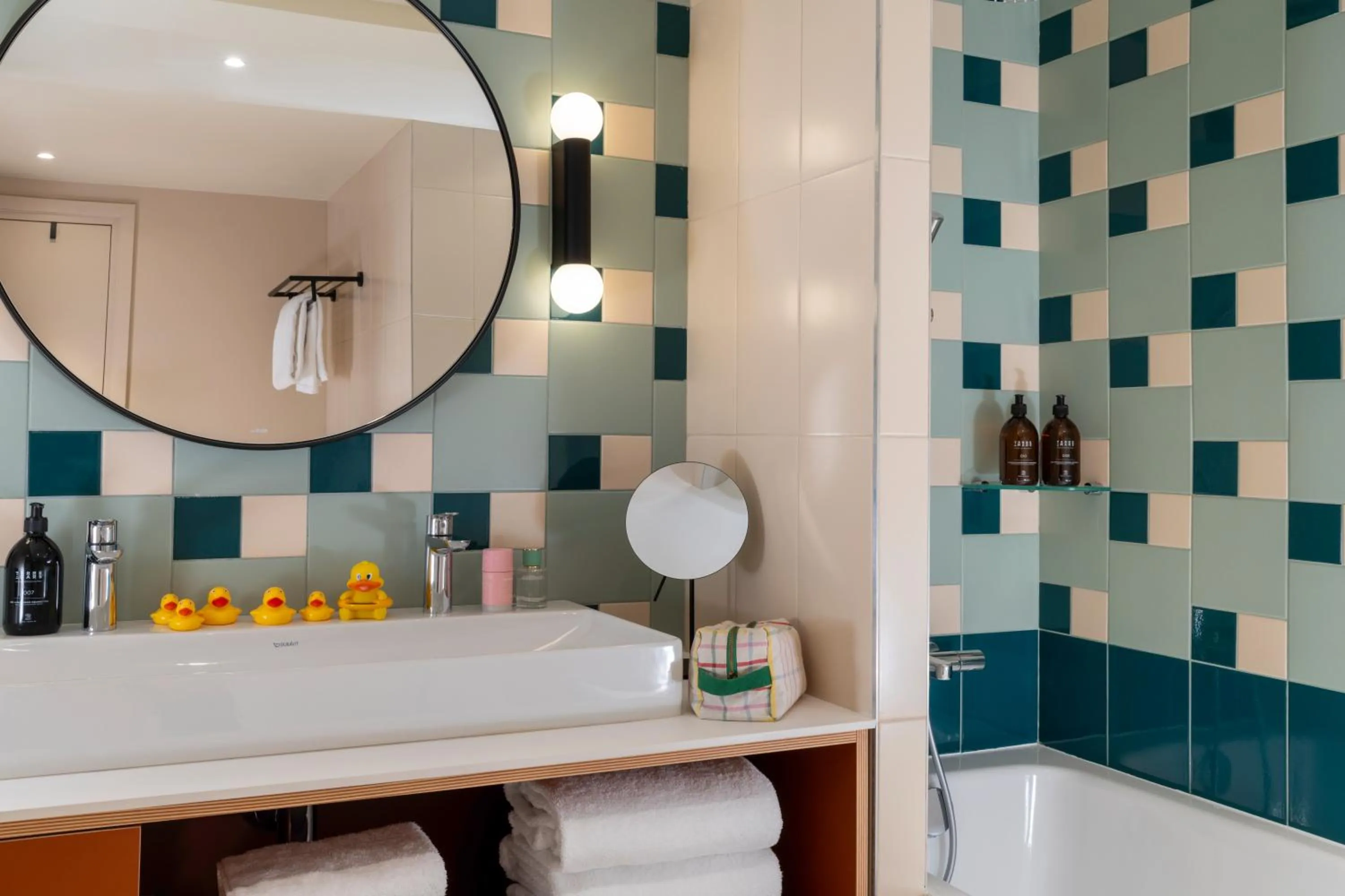 Bathroom in Yuna Montmartre - ApartHotel