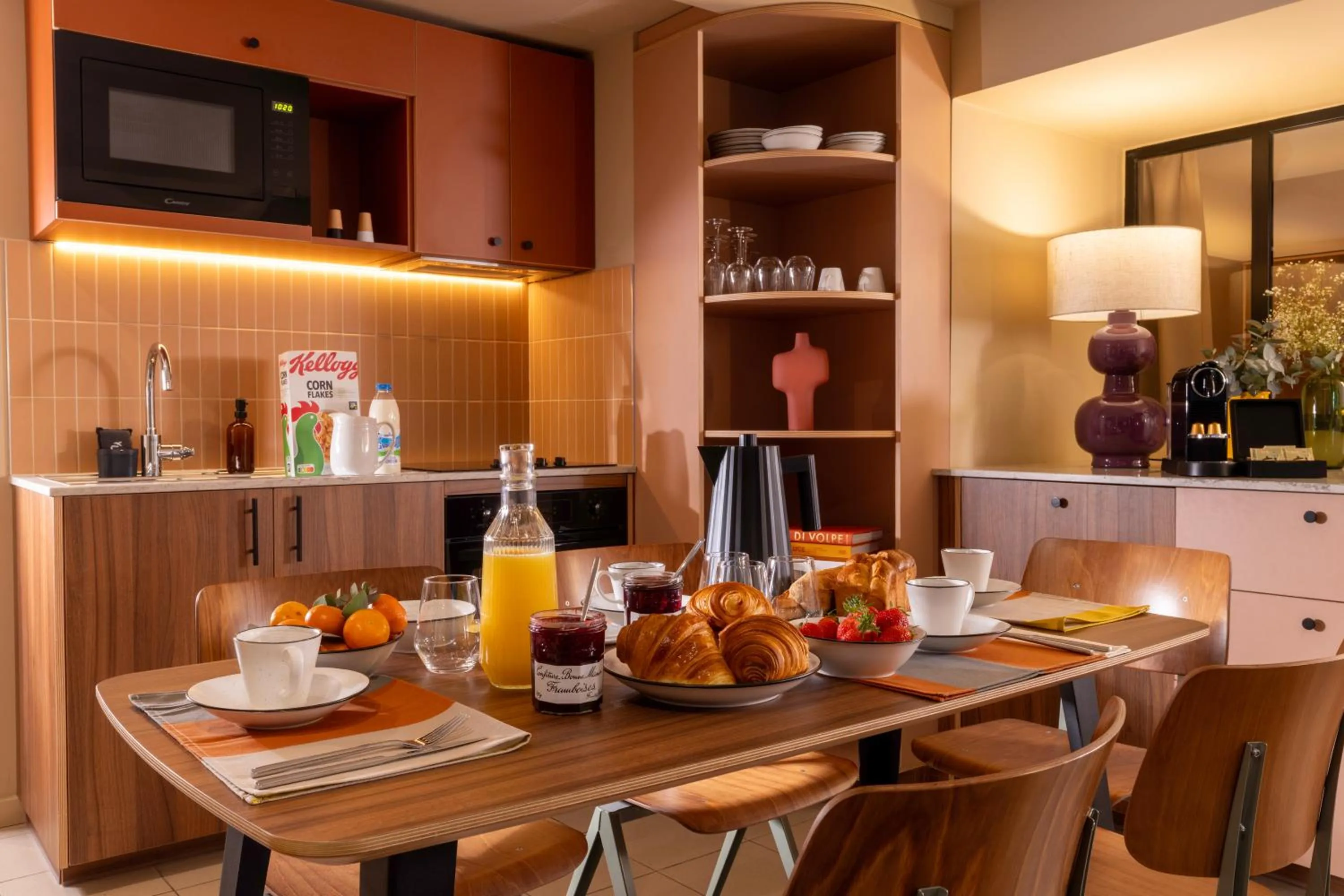 Kitchen or kitchenette in Yuna Montmartre - ApartHotel