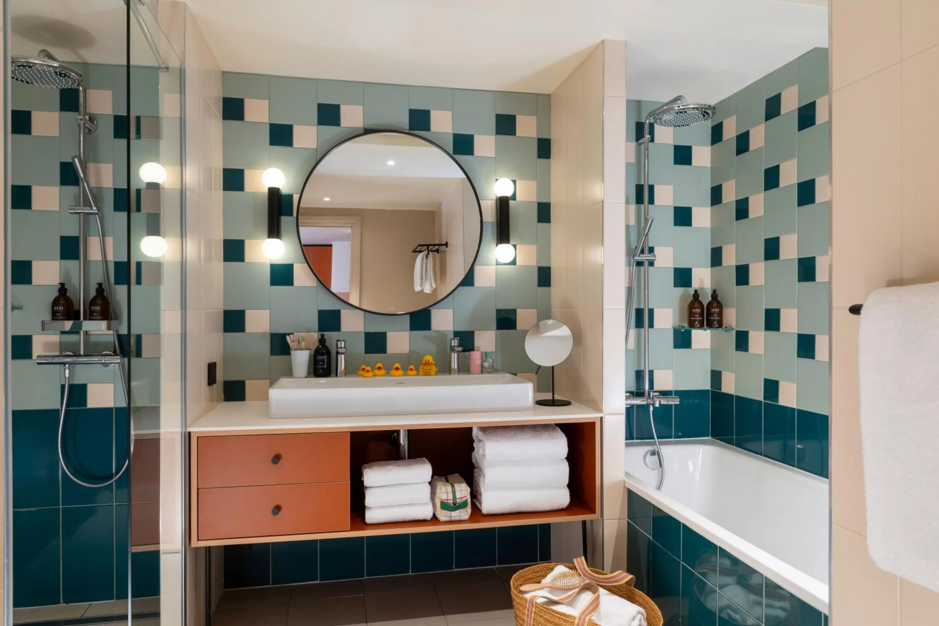 Bathroom in Yuna Montmartre - ApartHotel