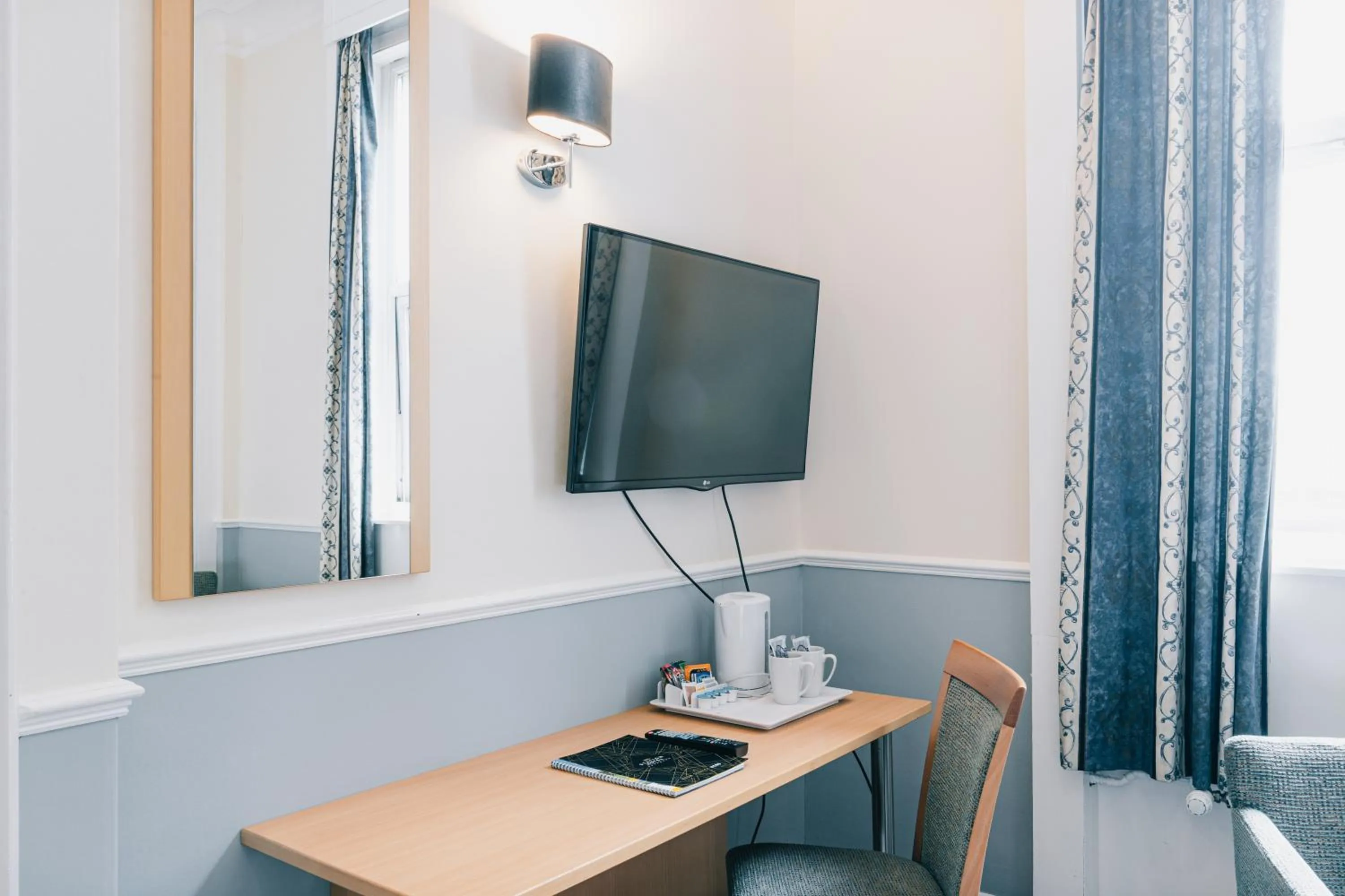 TV and multimedia in The Station Hotel