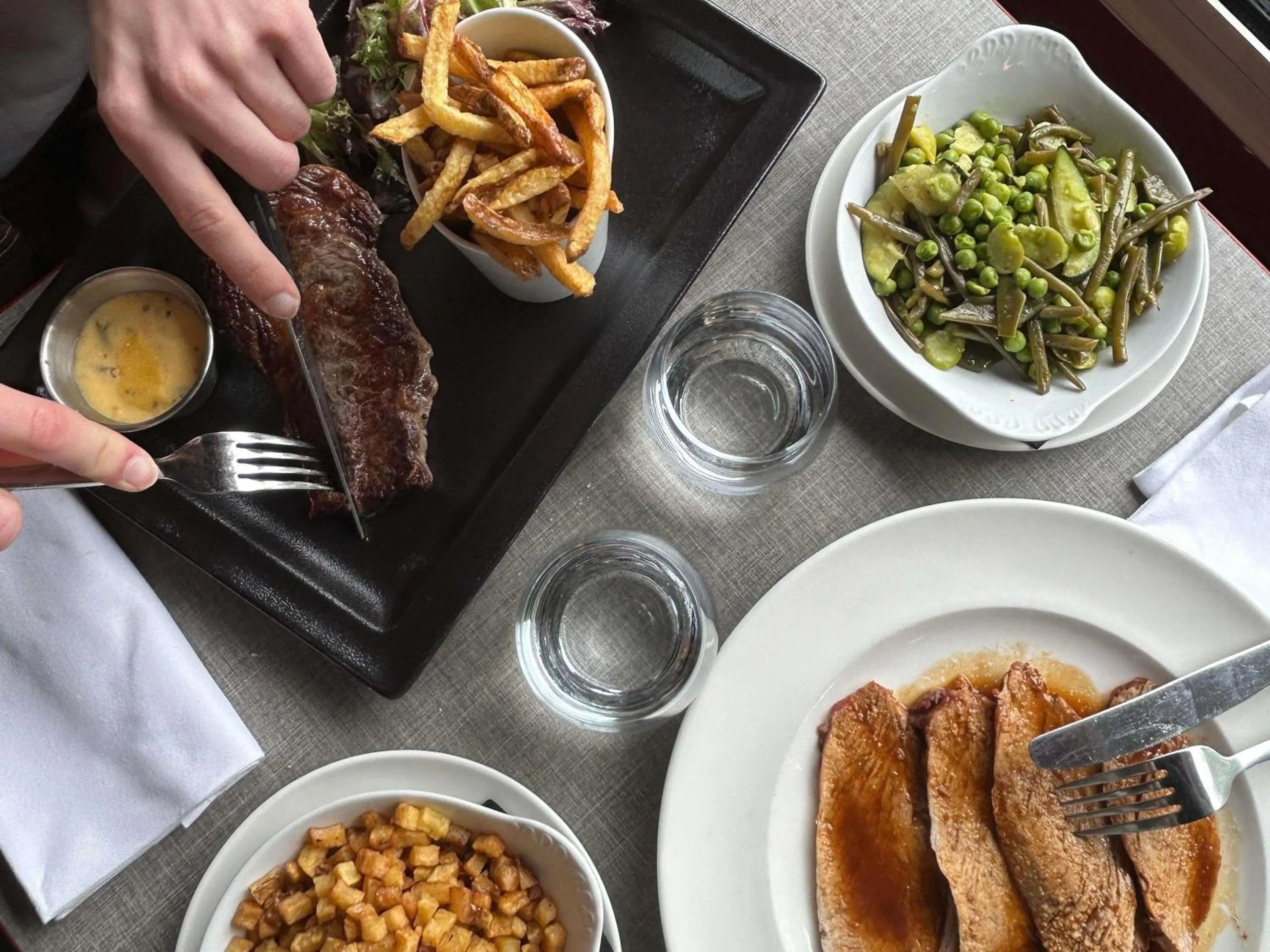 Restaurant/places to eat in ibis Styles Lyon Centre Confluence