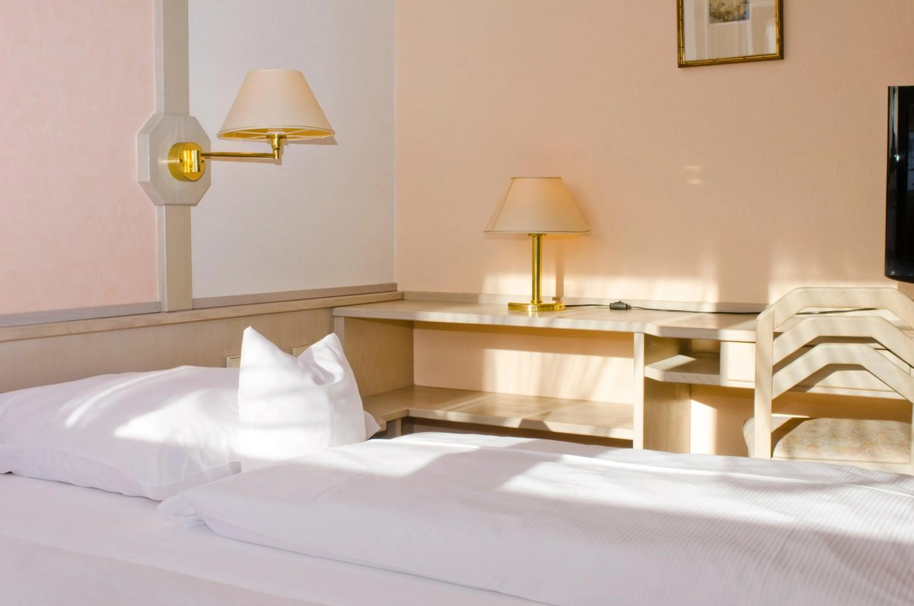 Photo of the whole room, Bed in Schreyers Hotel Restaurant Mutzel