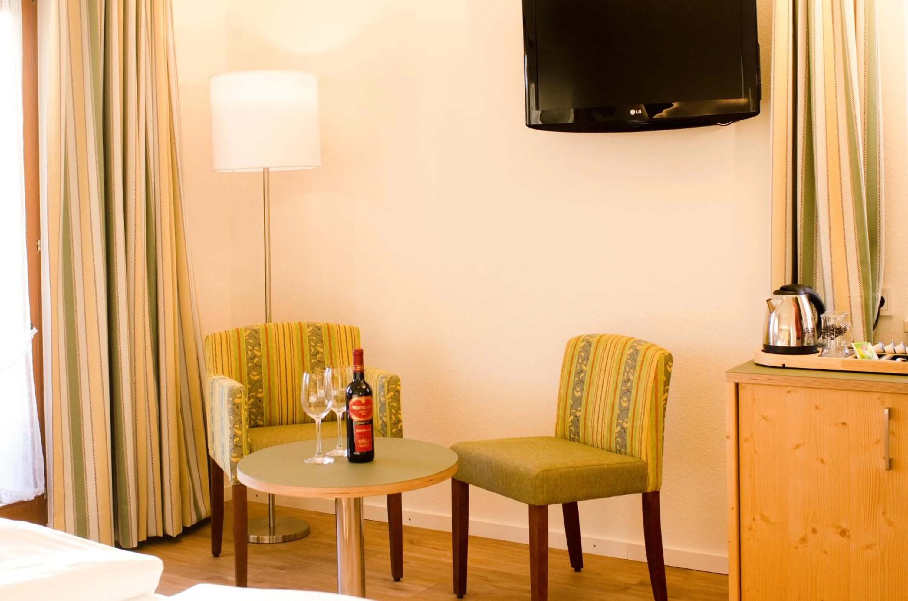 Seating area, Bed in Schreyers Hotel Restaurant Mutzel