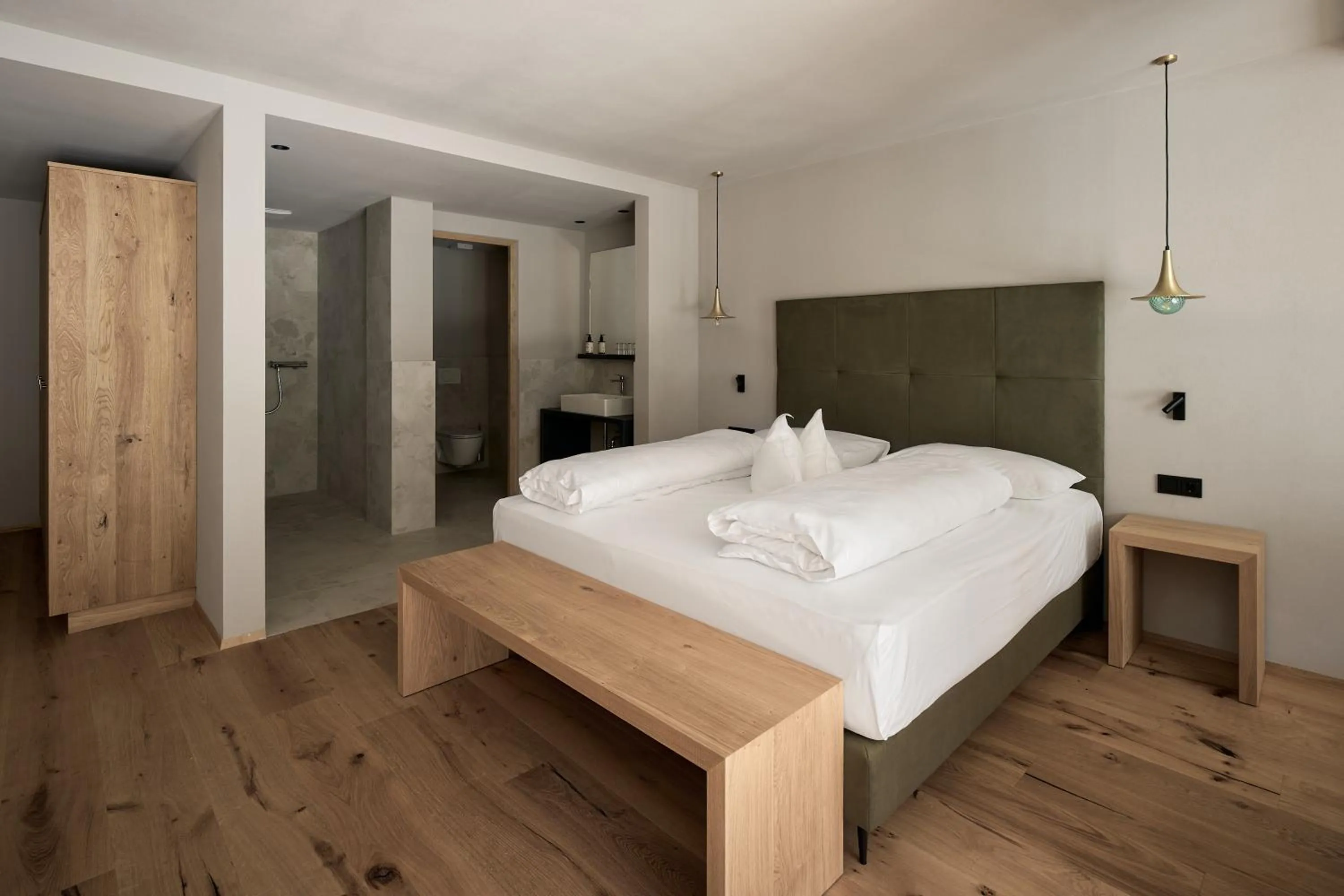 Photo of the whole room, Bed in Berghotel