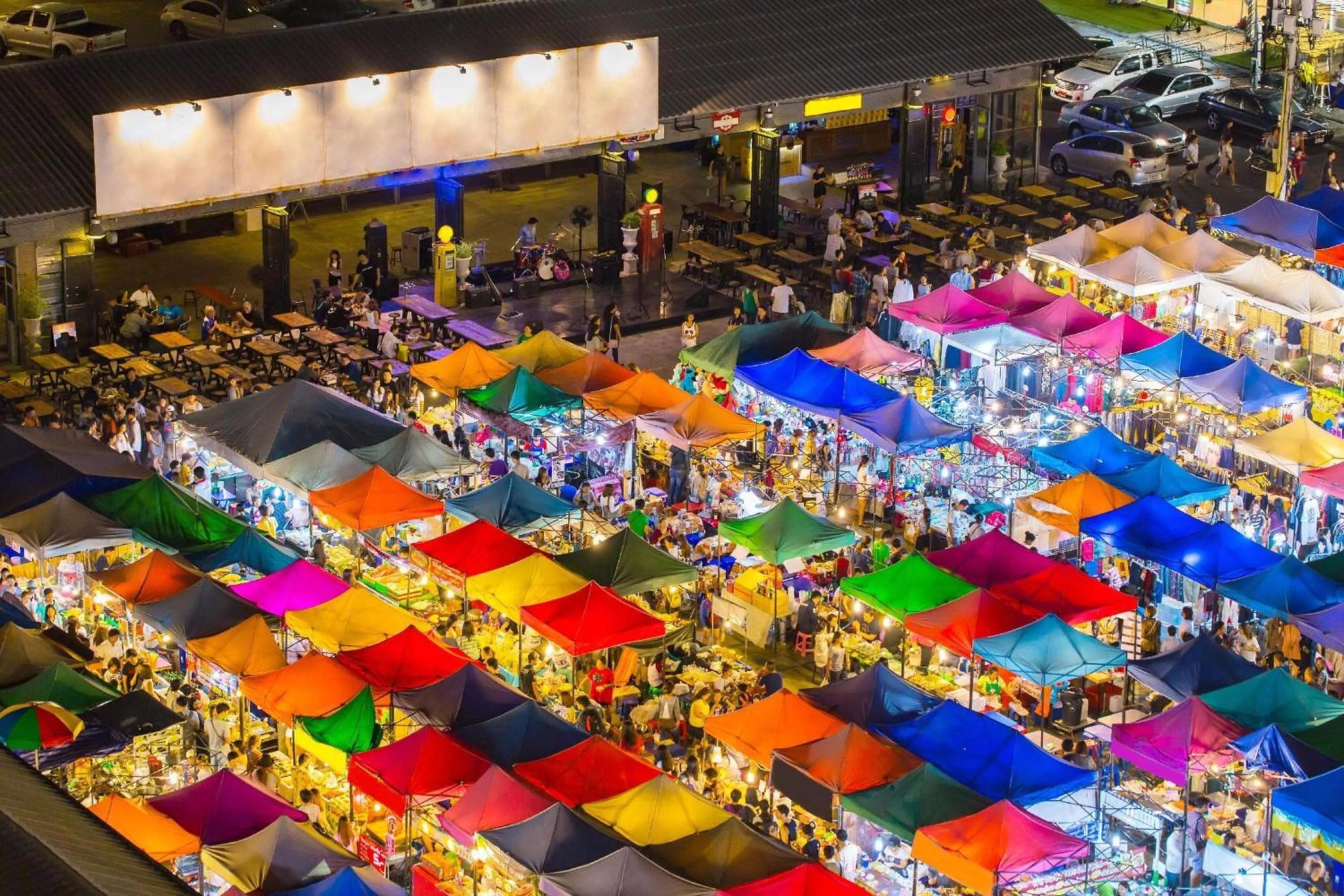 Nearby landmark in OYO 75465 Lucky Hostel - Huai Khwang