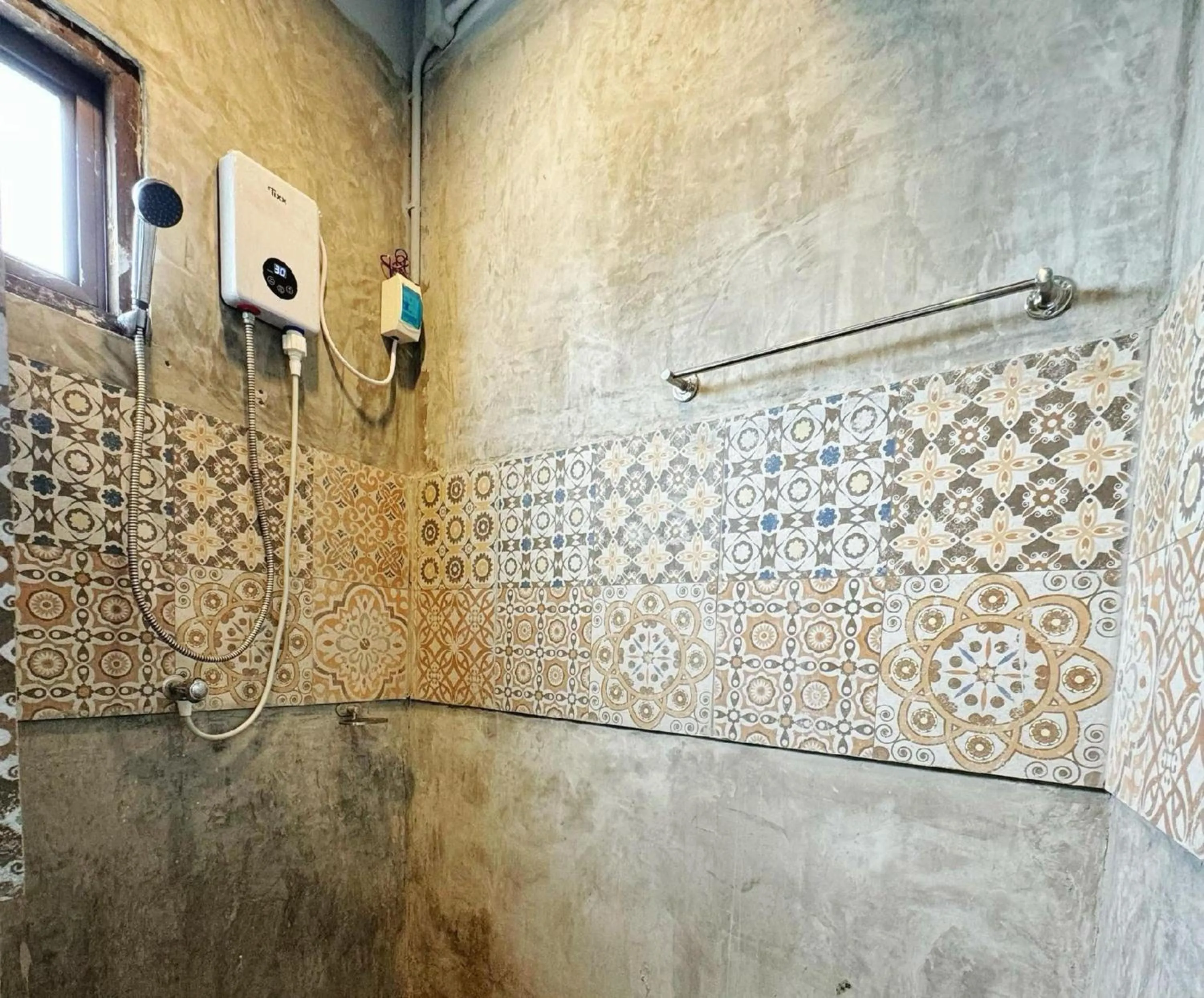 Bathroom in OYO 75465 Lucky Hostel - Huai Khwang