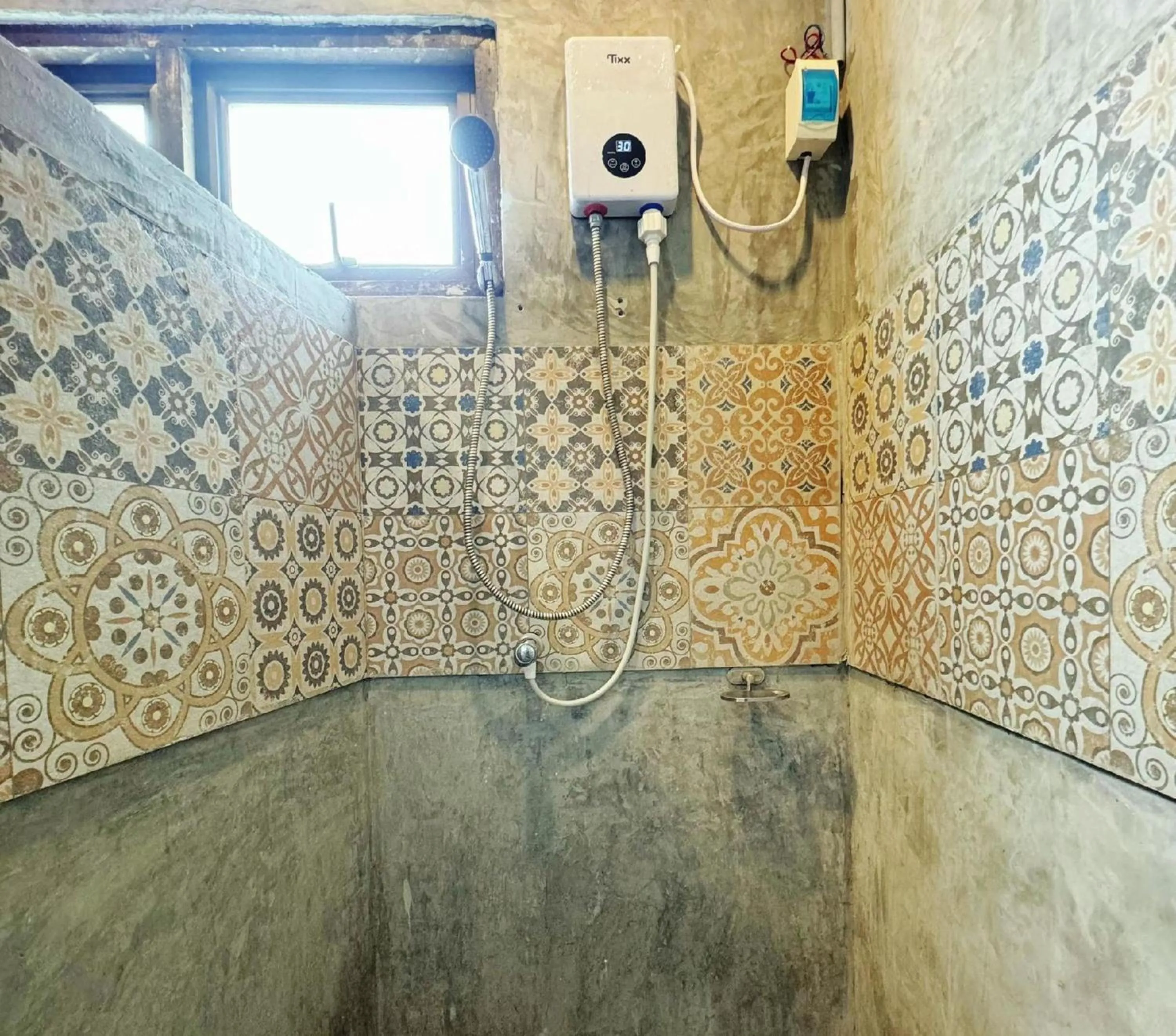 Bathroom in OYO 75465 Lucky Hostel - Huai Khwang