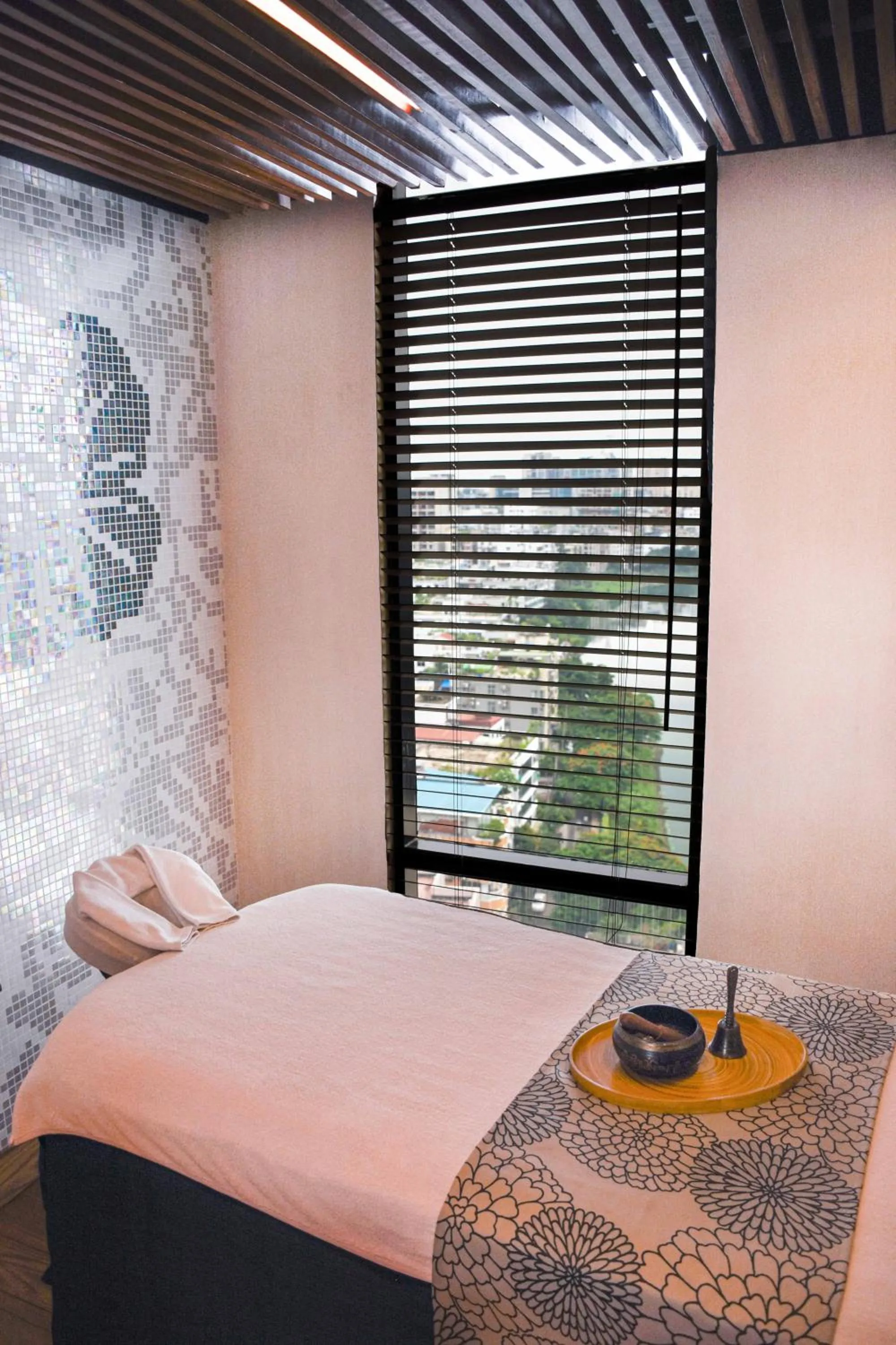 Spa and wellness centre/facilities, Bed in Amari Dhaka