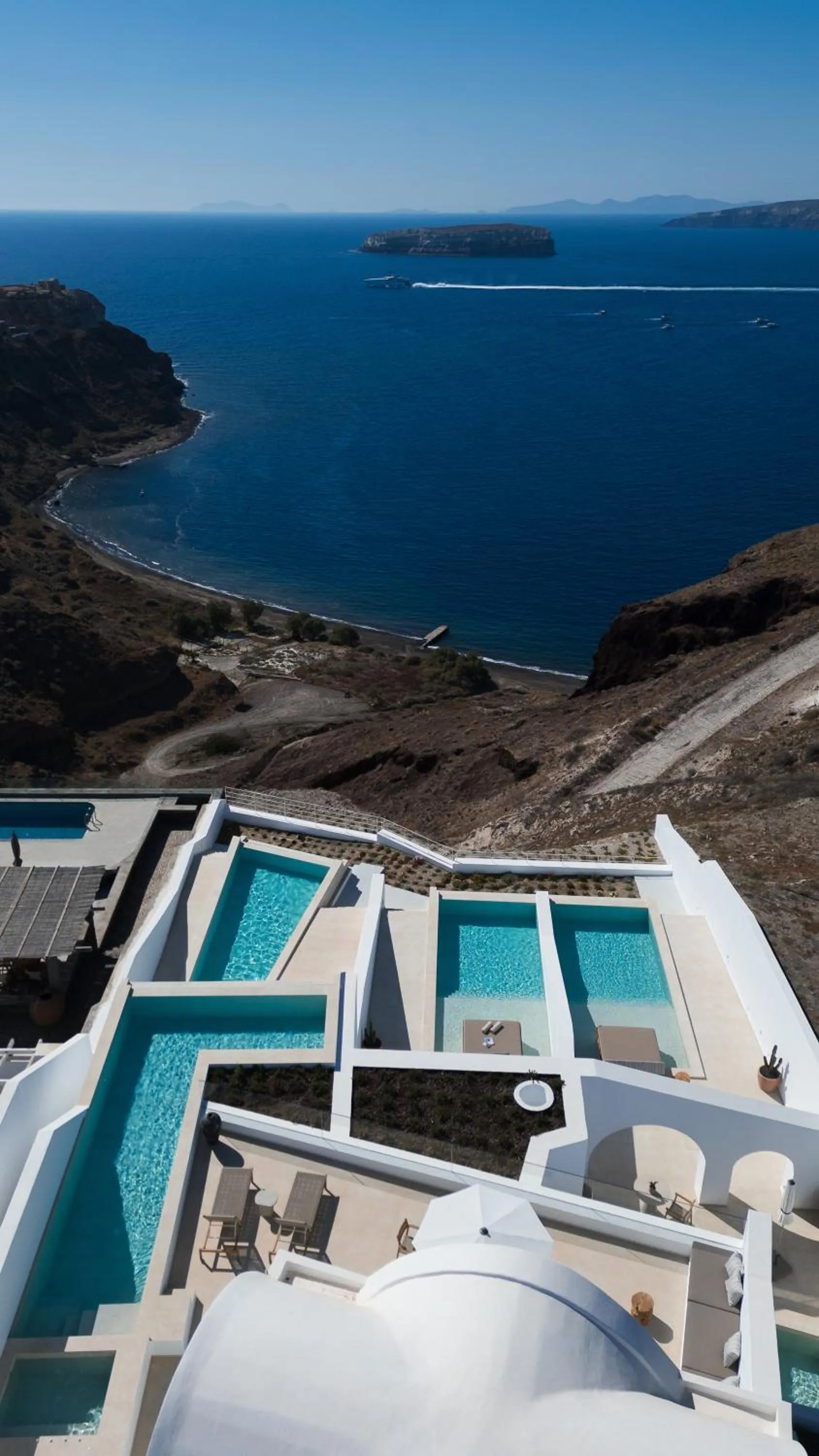 Day in Omna Caldera Suites