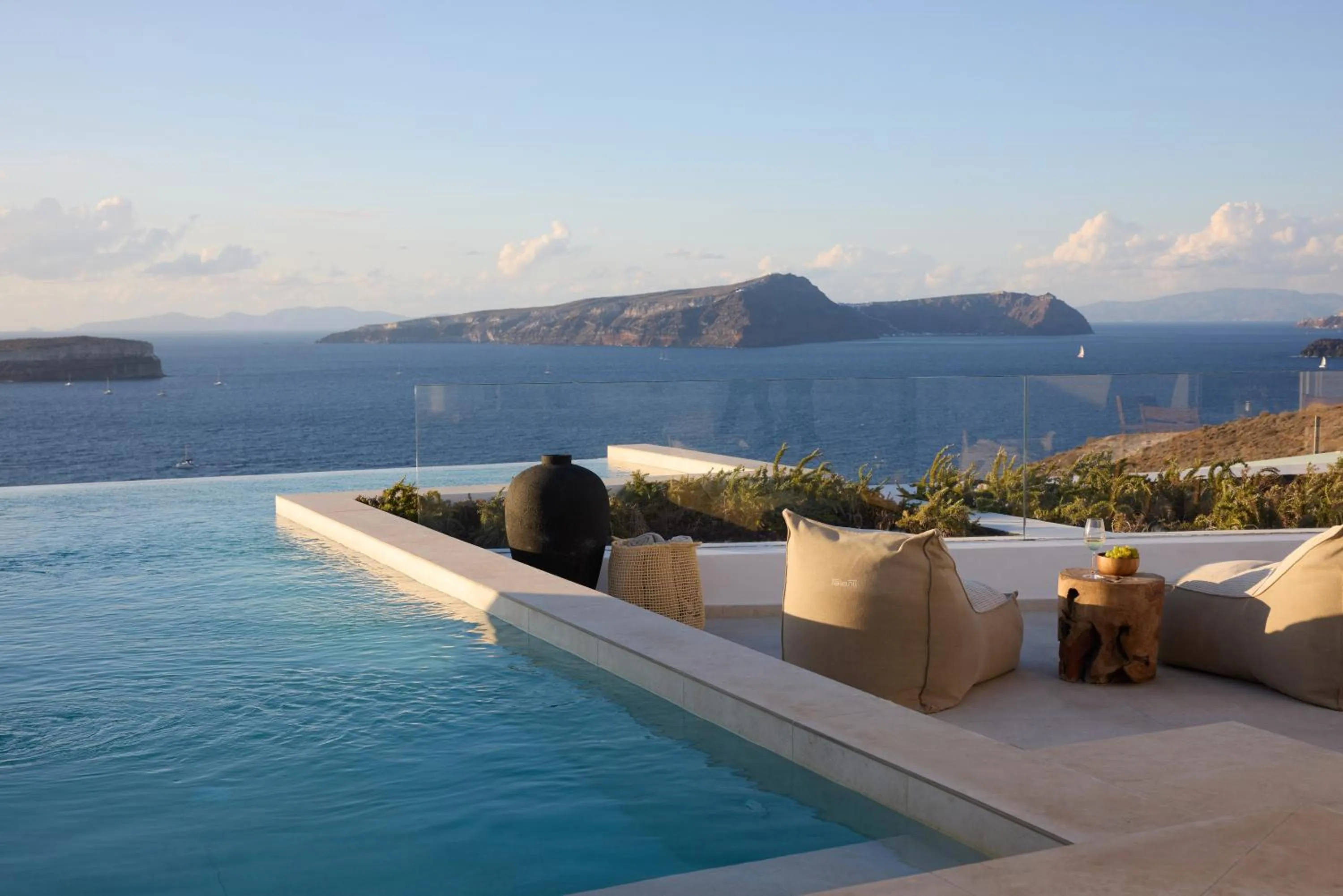 Prestige Suite with Private Infinity Pool & Heated Outdoor Jetted Tub - Caldera View in Omna Caldera Suites