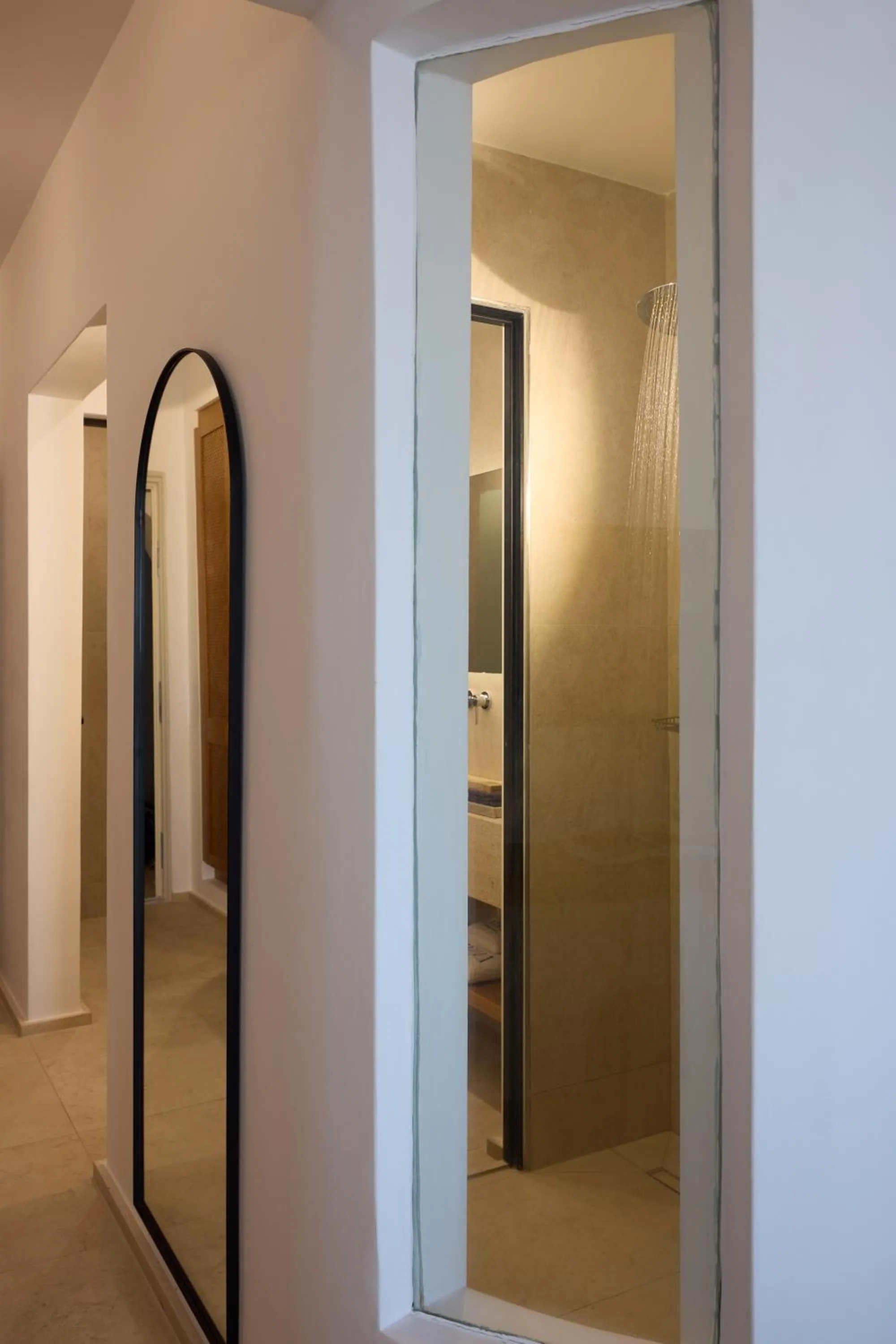 Shower in Omna Caldera Suites