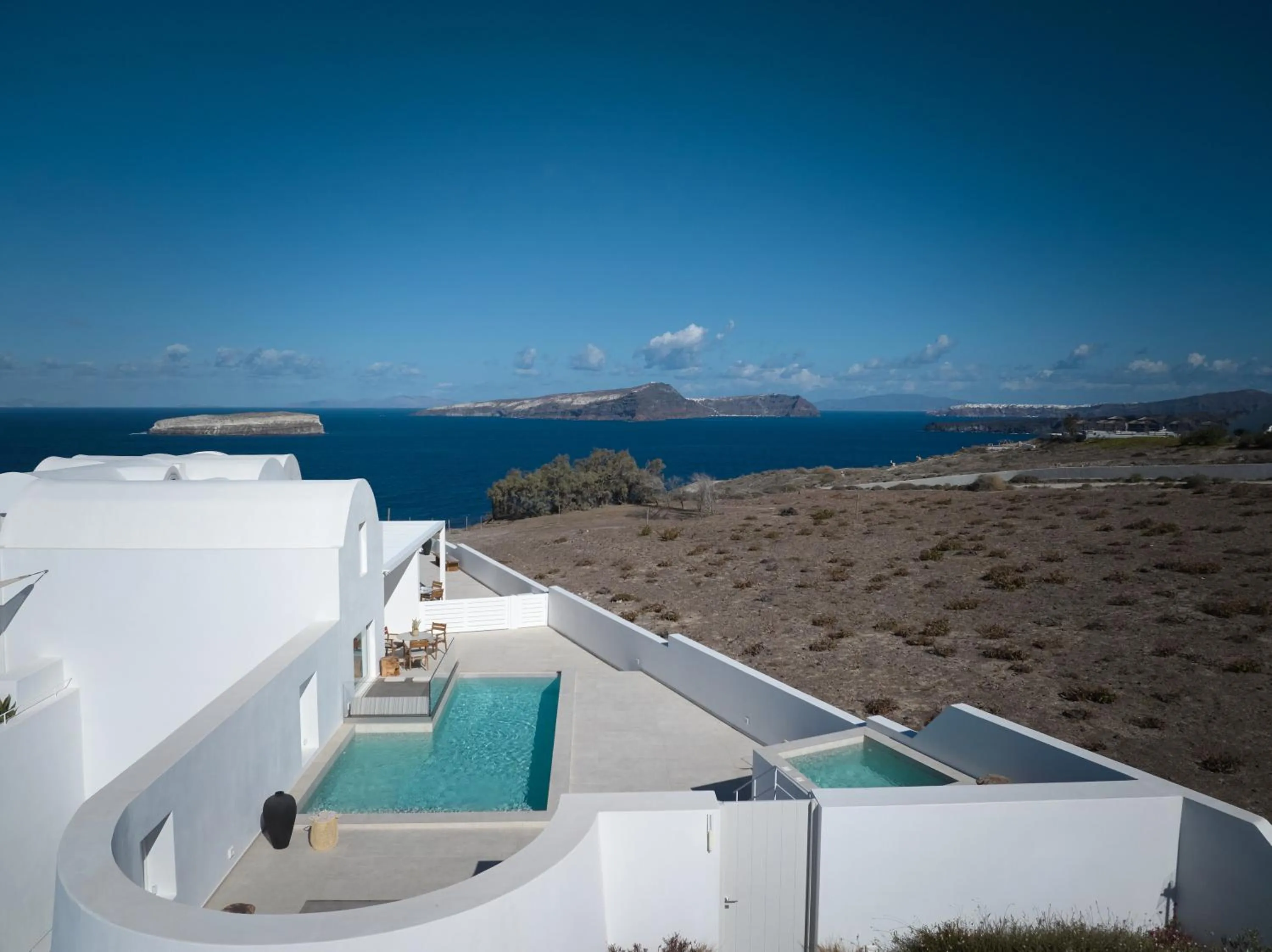 Day in Omna Caldera Suites