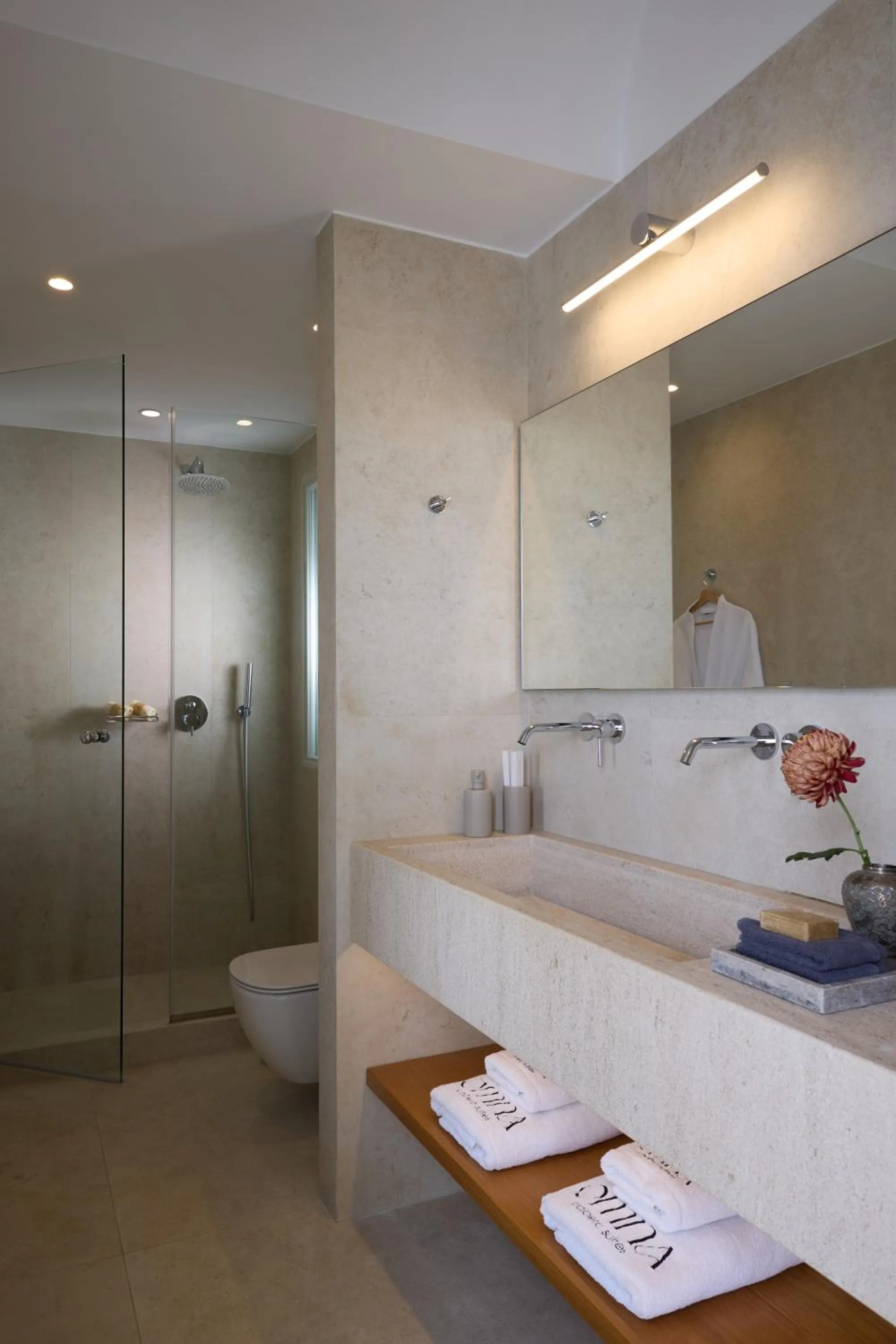 Shower in Omna Caldera Suites