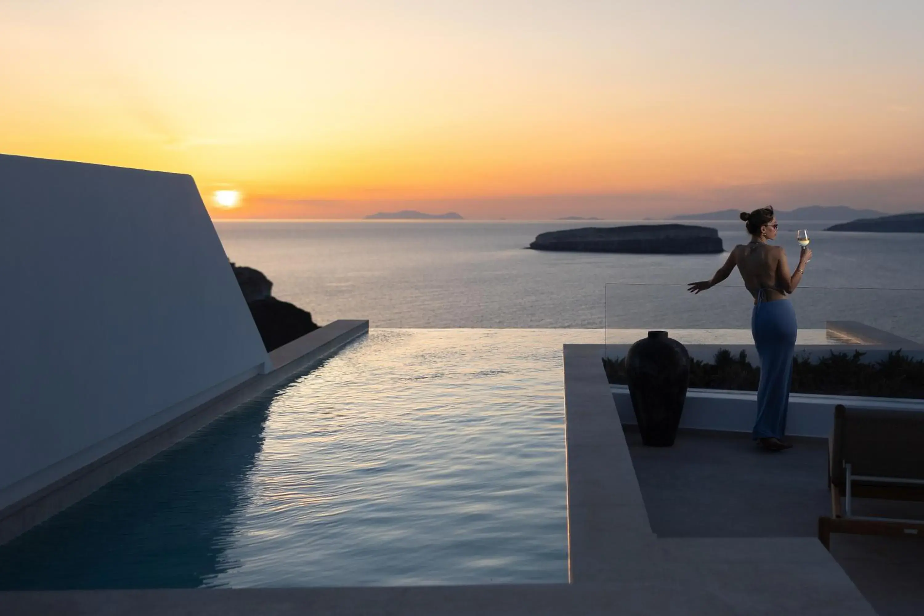 Prestige Suite with Private Infinity Pool & Heated Outdoor Jetted Tub - Caldera View in Omna Caldera Suites Prestige Suite with Private Infinity Pool & Heated Outdoor Jetted Tub - Caldera View in Omna Caldera Suites