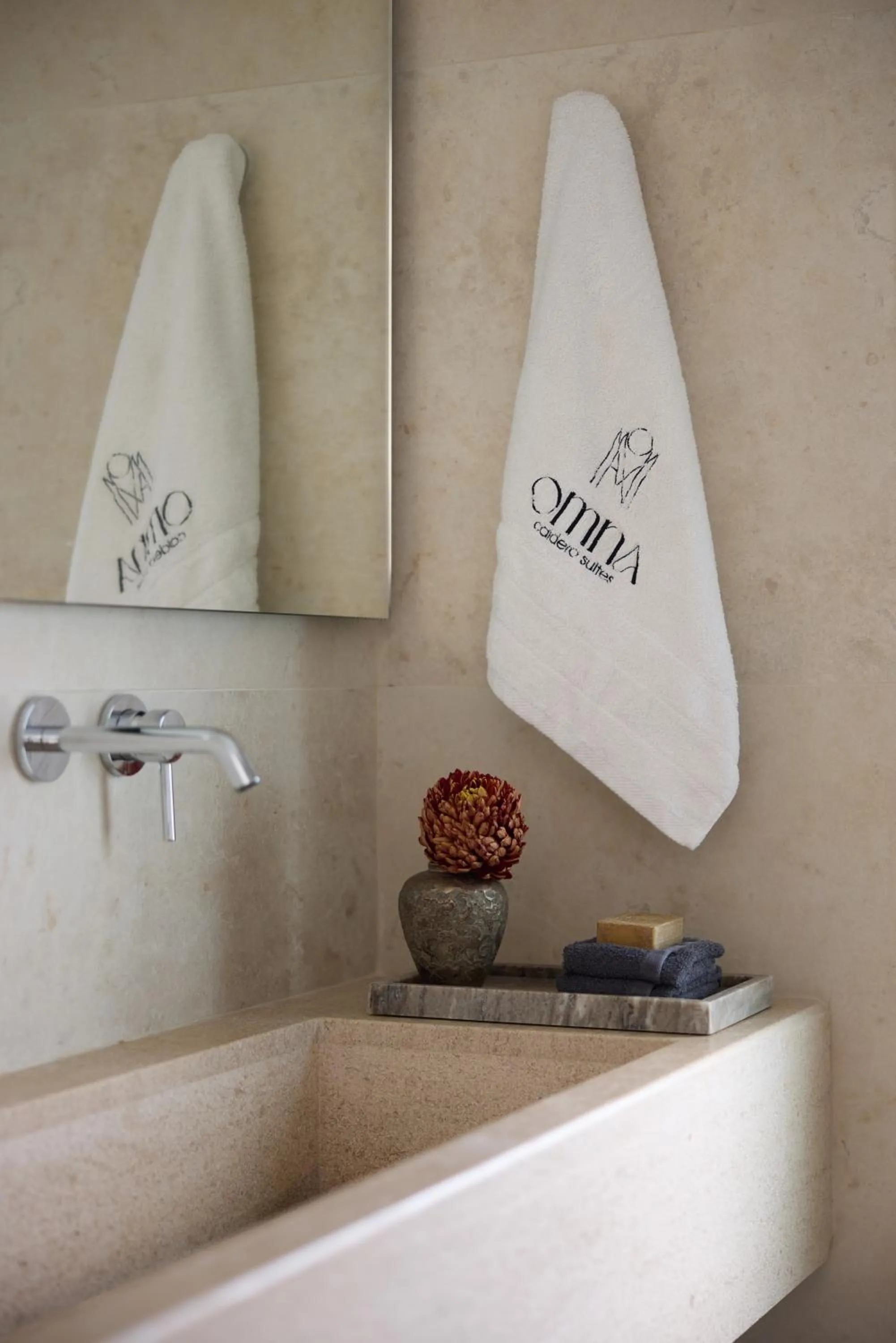 Prestige Suite with Private Infinity Pool & Heated Outdoor Jetted Tub - Caldera View in Omna Caldera Suites