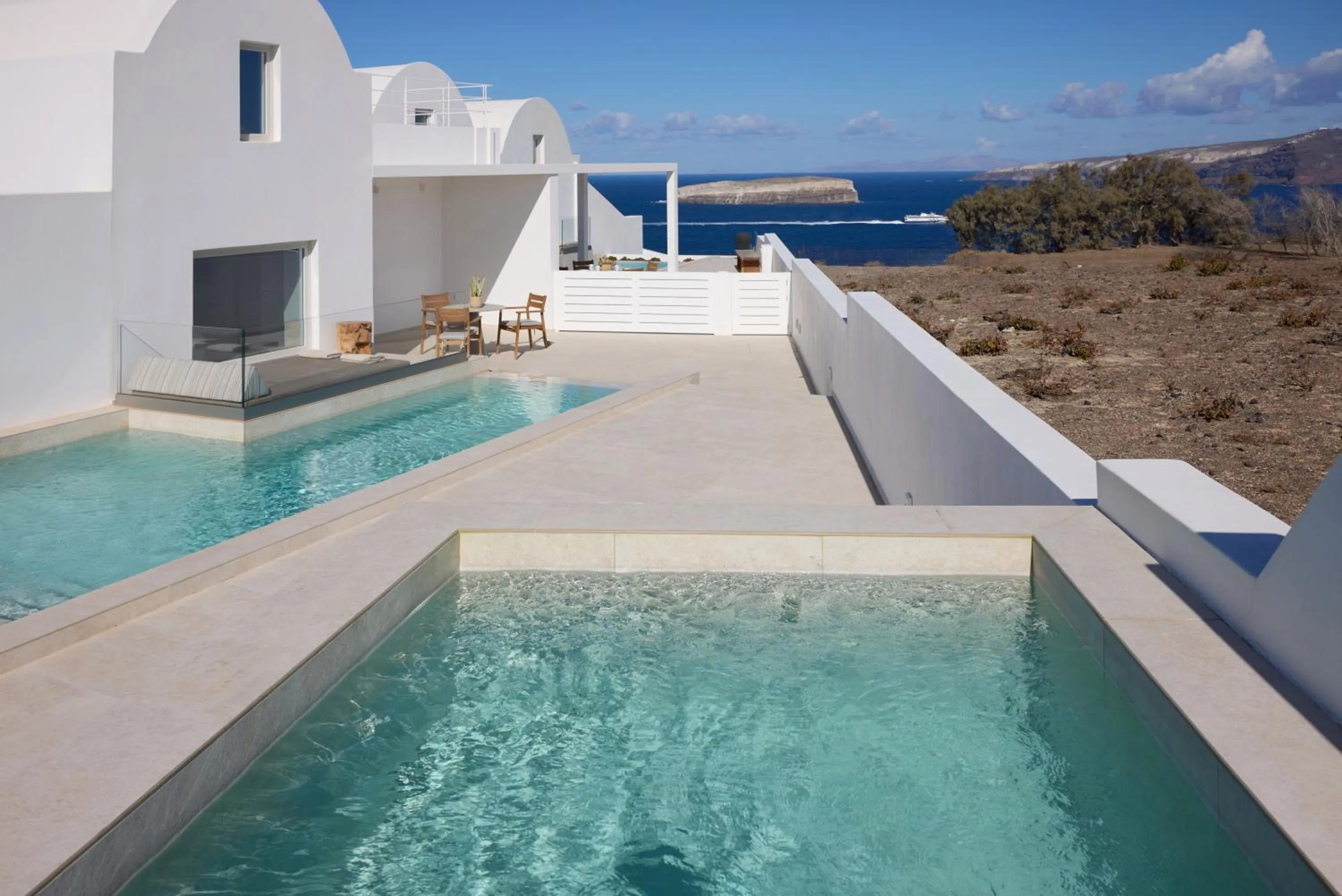 Day in Omna Caldera Suites