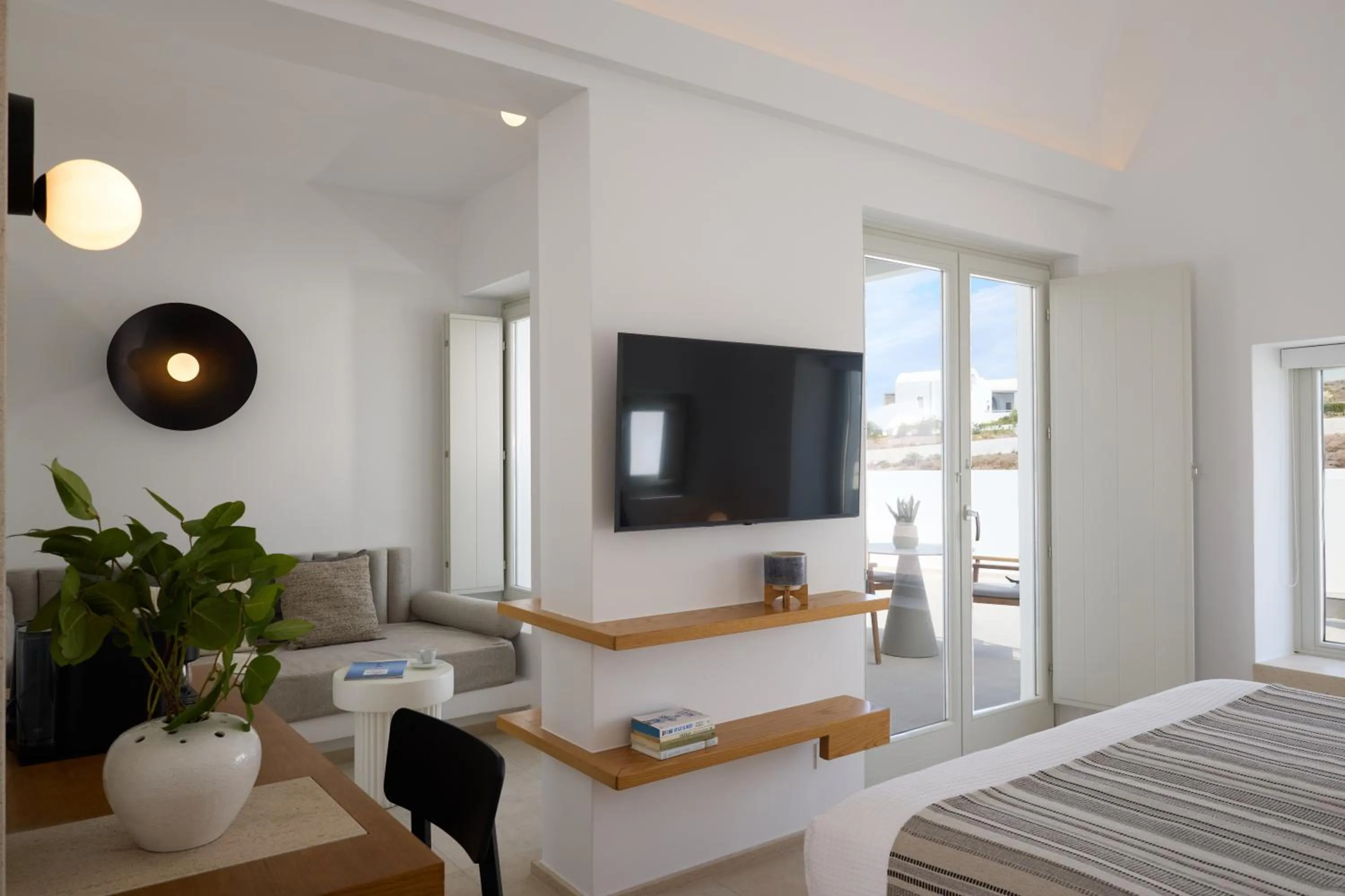 Bed in Omna Caldera Suites