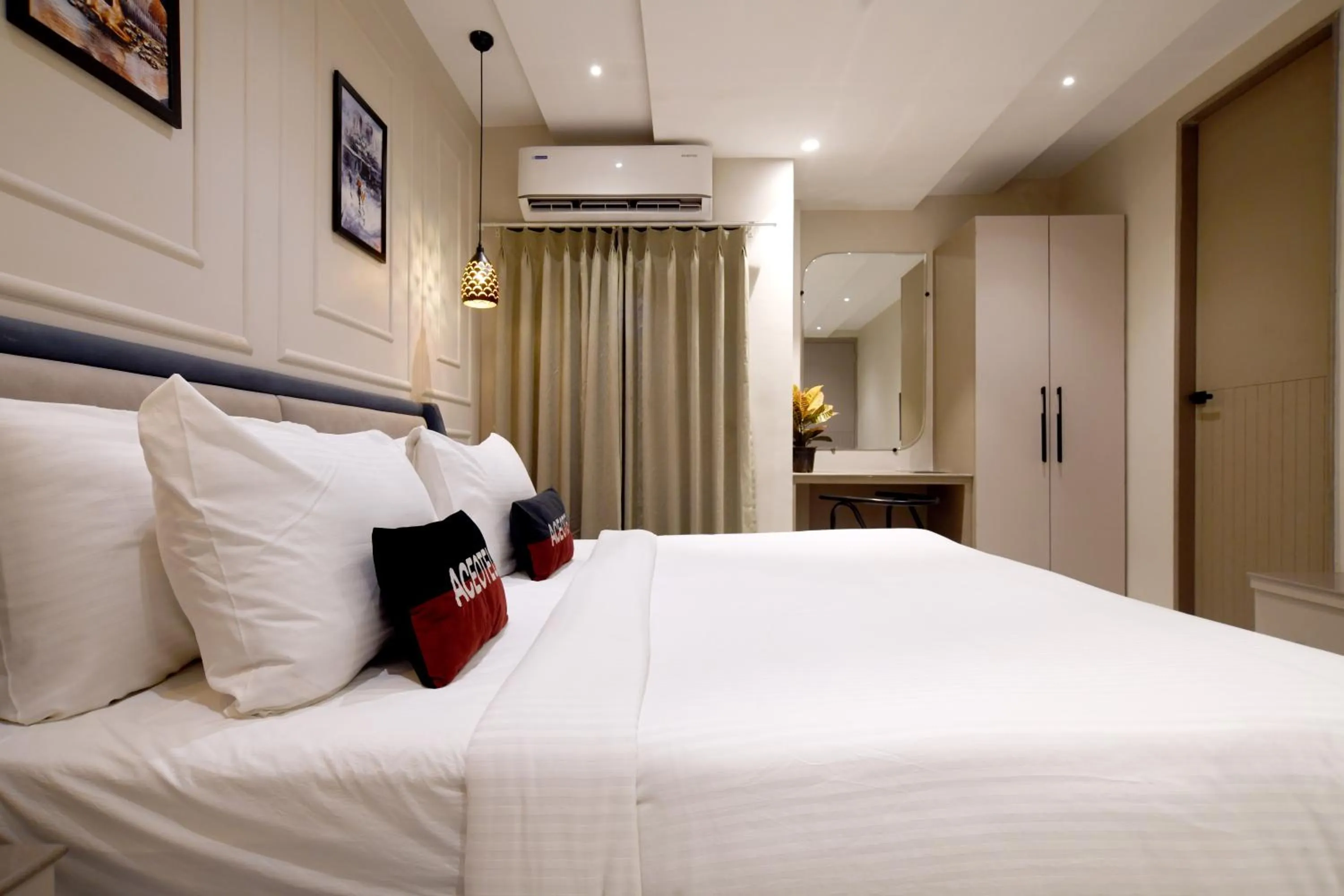 Photo of the whole room, Bed in Aceotel Select Tulsi Vijay Nagar- A Luxury Boutique Hotel